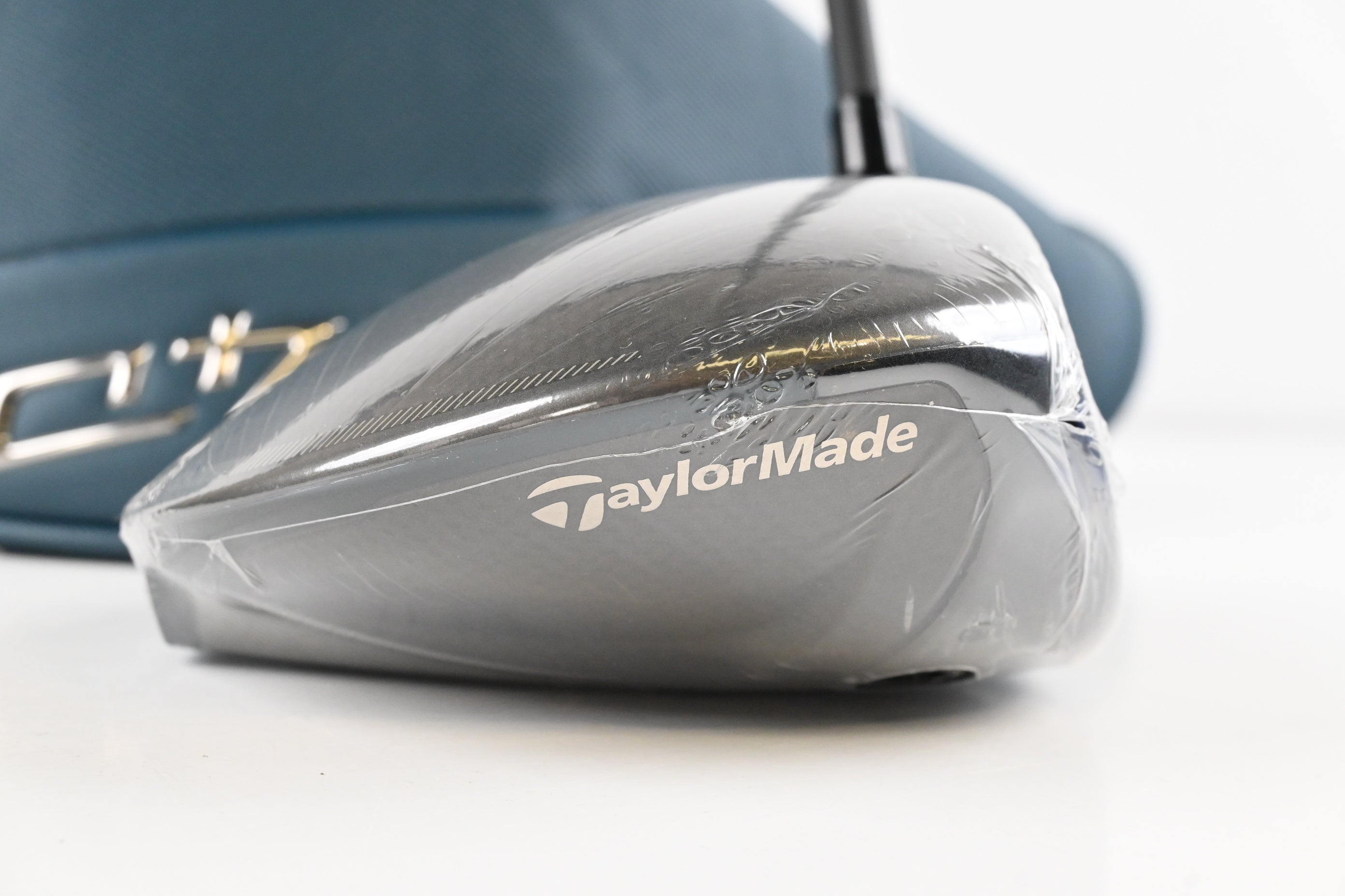 Taylormade Qi4D Driver / 9 Degree / Regular Flex REAX Red 50 Shaft