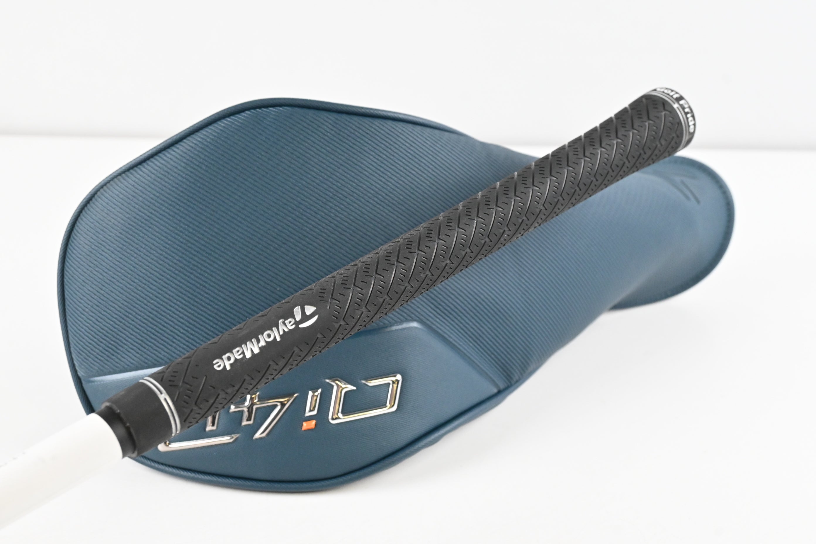 Taylormade Qi4D Driver / 9 Degree / Regular Flex REAX Red 50 Shaft