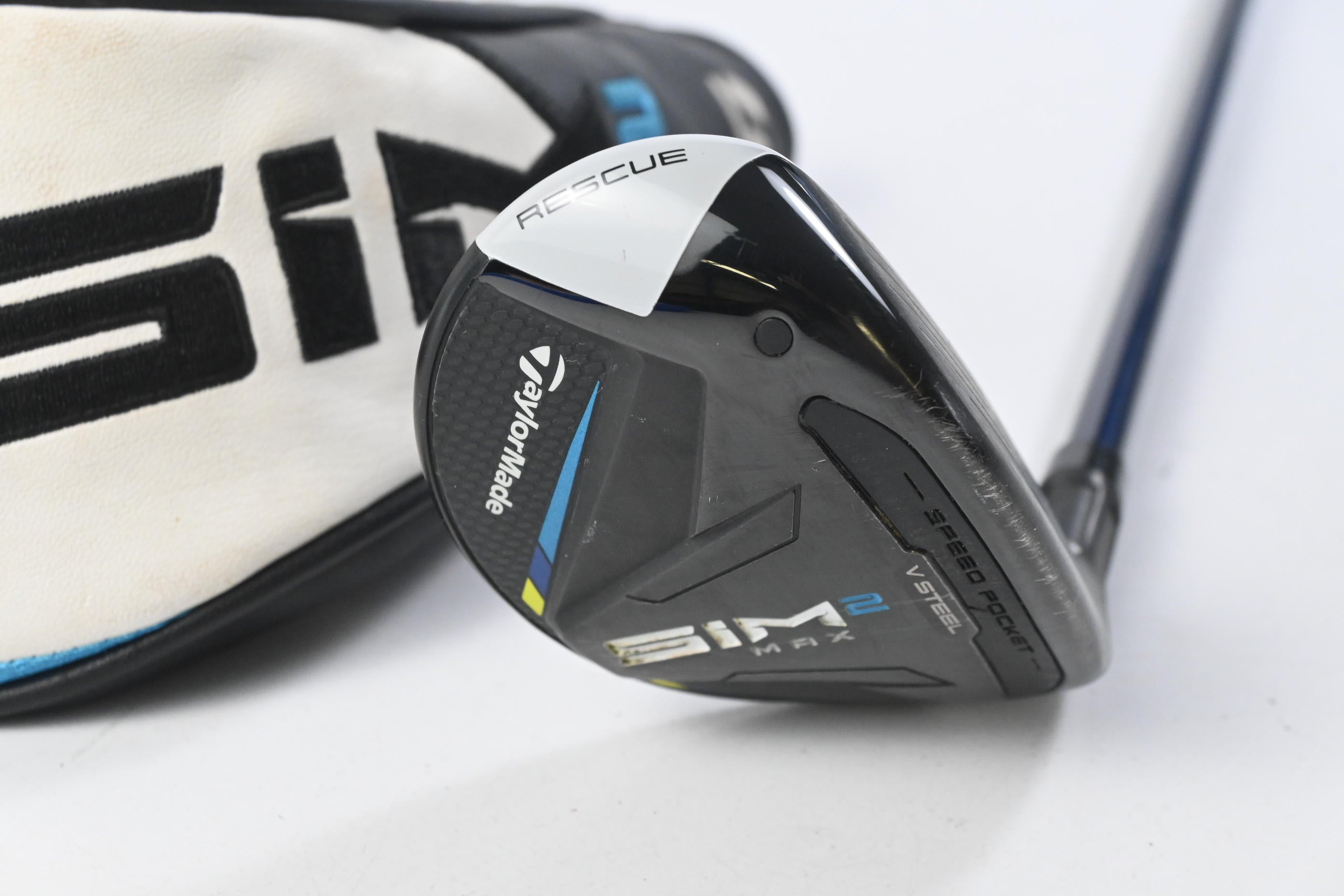 Taylormade SIM2 Max #4 Hybrid / 22 Degree / Regular Flex Fujikura Ventus Blue 6
