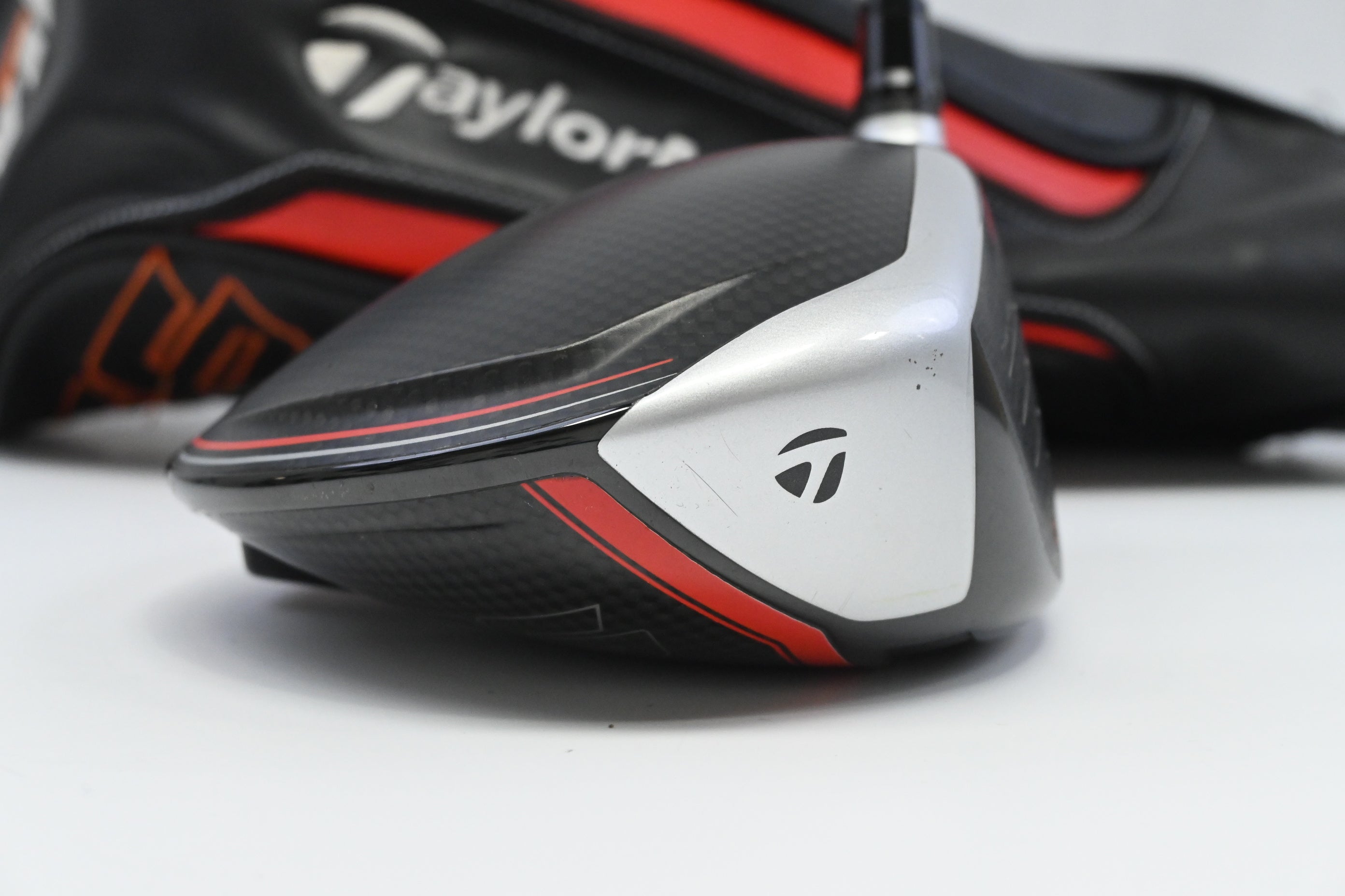 Taylormade M6 Driver / 10.5 Degree / Stiff Flex Fujikura Atmos Black 6 Shaft
