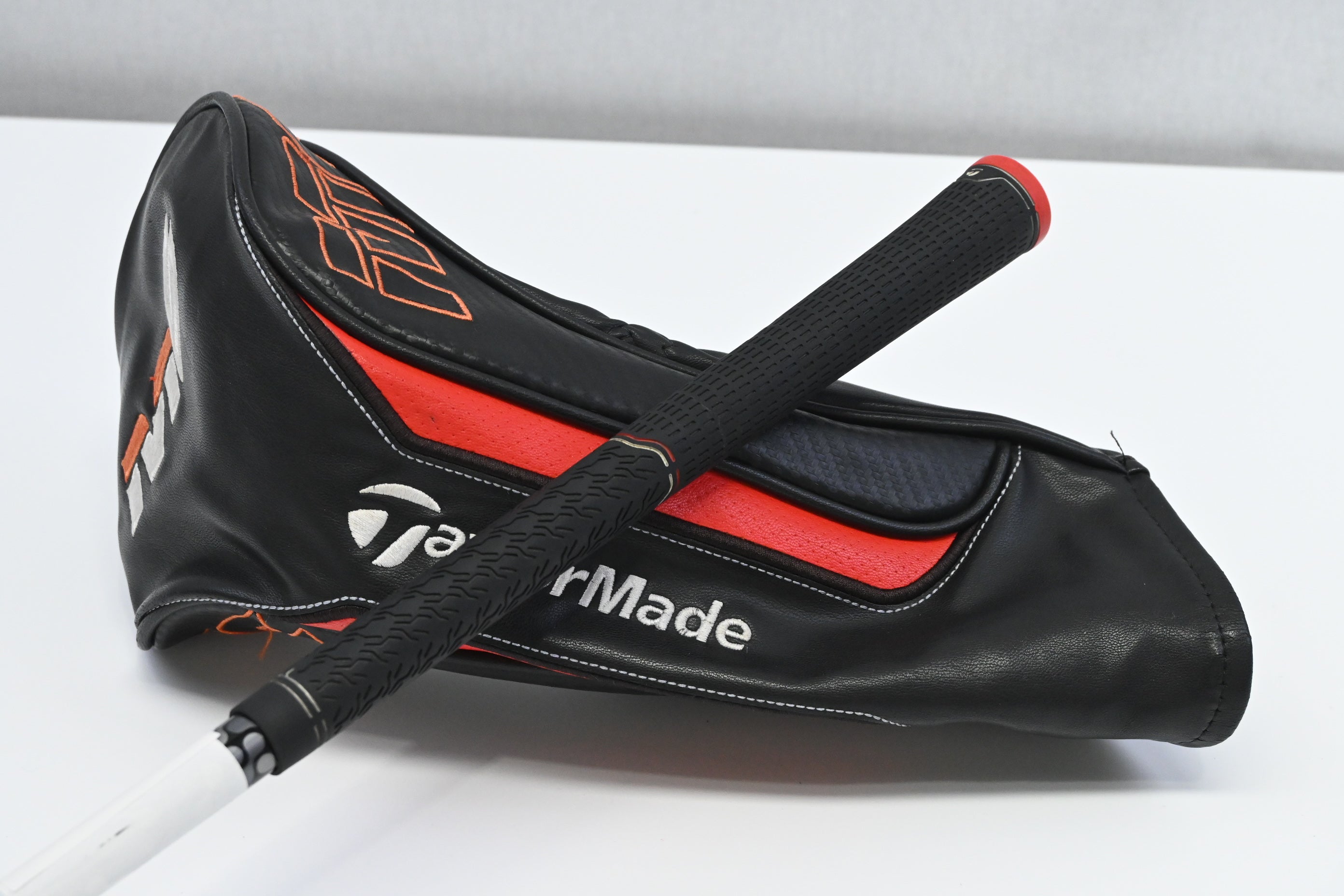 Taylormade M6 Driver / 10.5 Degree / Stiff Flex Fujikura Atmos Black 6 Shaft