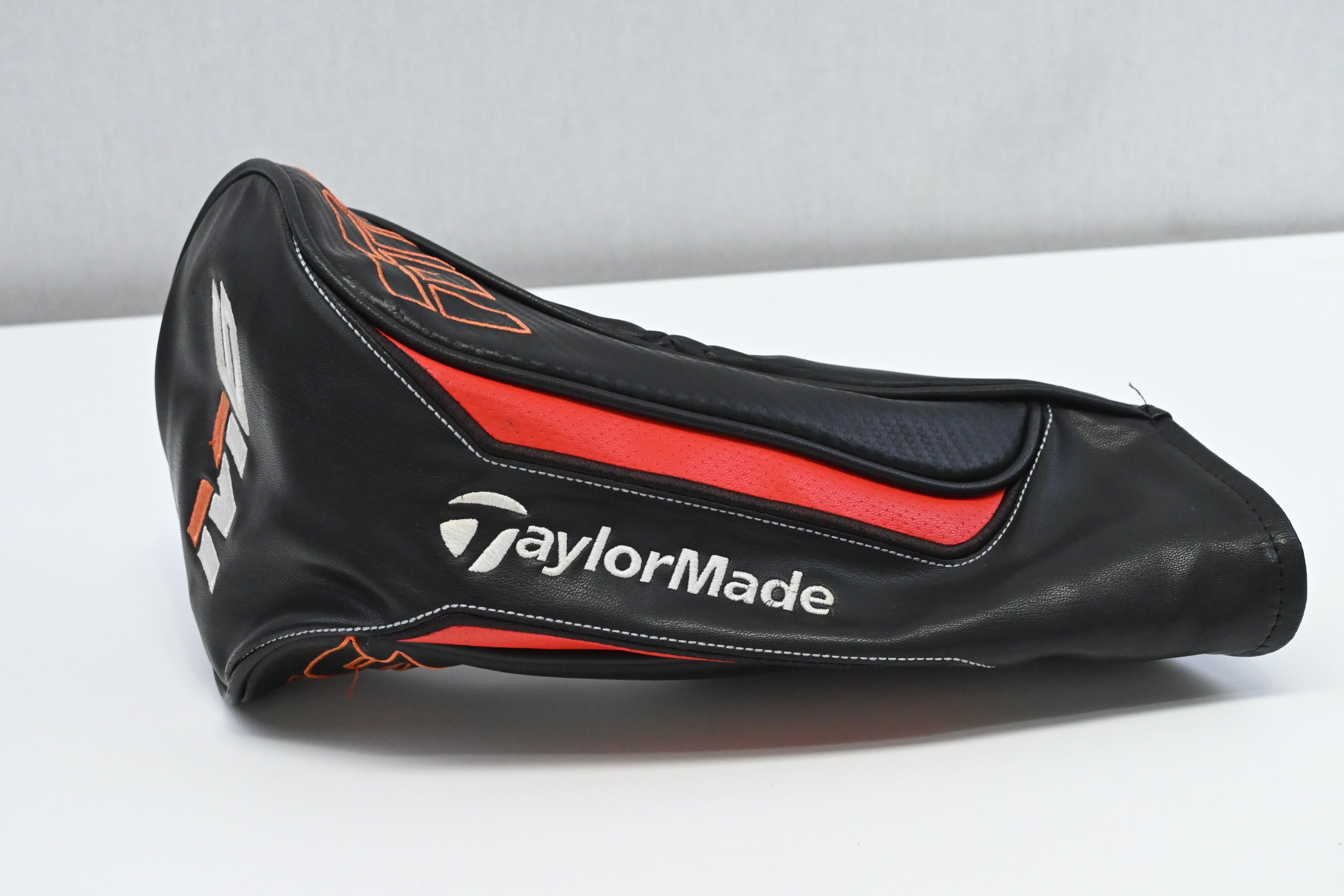 Taylormade M6 Driver / 10.5 Degree / Stiff Flex Fujikura Atmos Black 6 Shaft