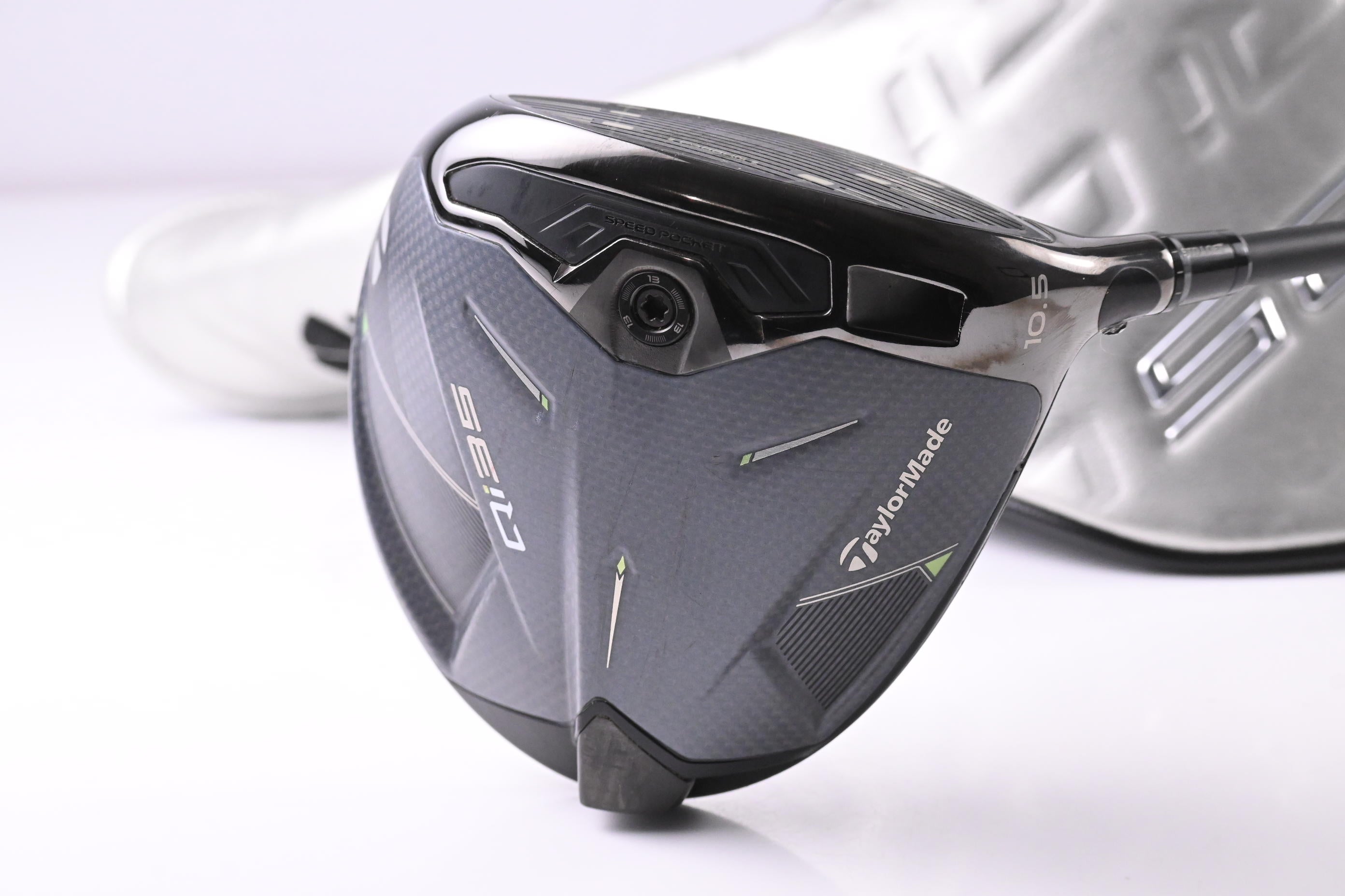 Taylormade Qi35 Driver / 10.5 Degree / Regular Flex Vanuish 4 Shaft