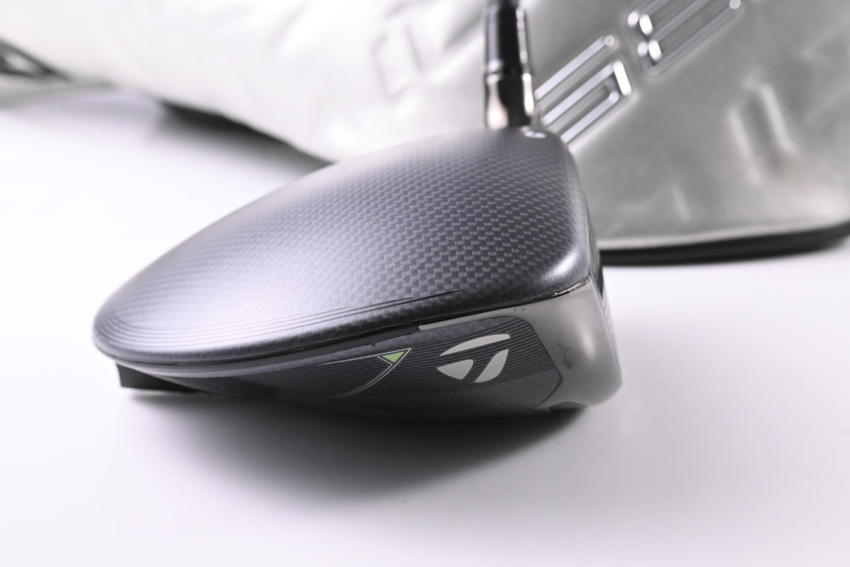 Taylormade Qi35 Driver / 10.5 Degree / Regular Flex Vanuish 4 Shaft