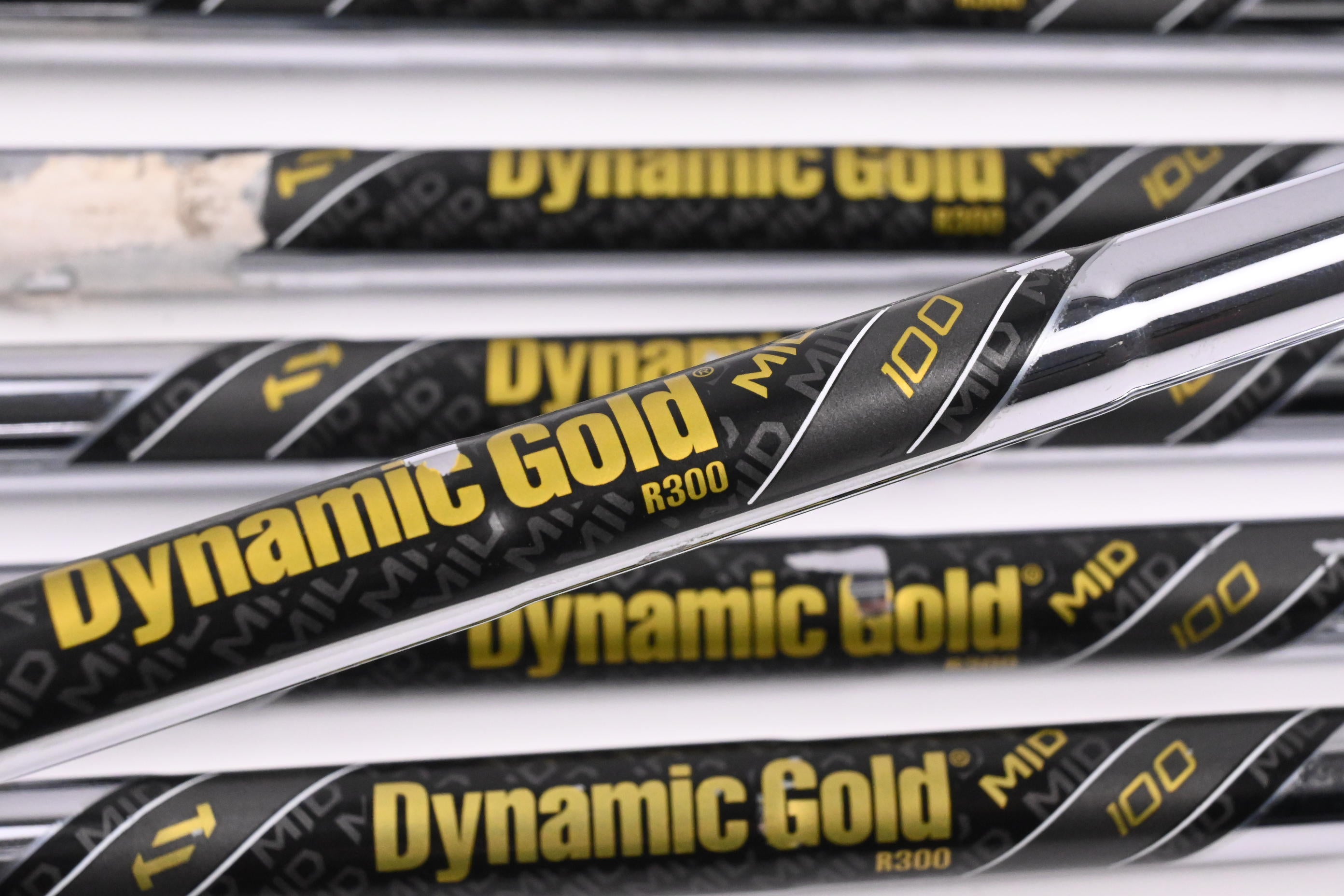 Dynamic Gold Mid 100 R300 Iron Shafts / Regular Flex / Set of 6 / .355" Tip