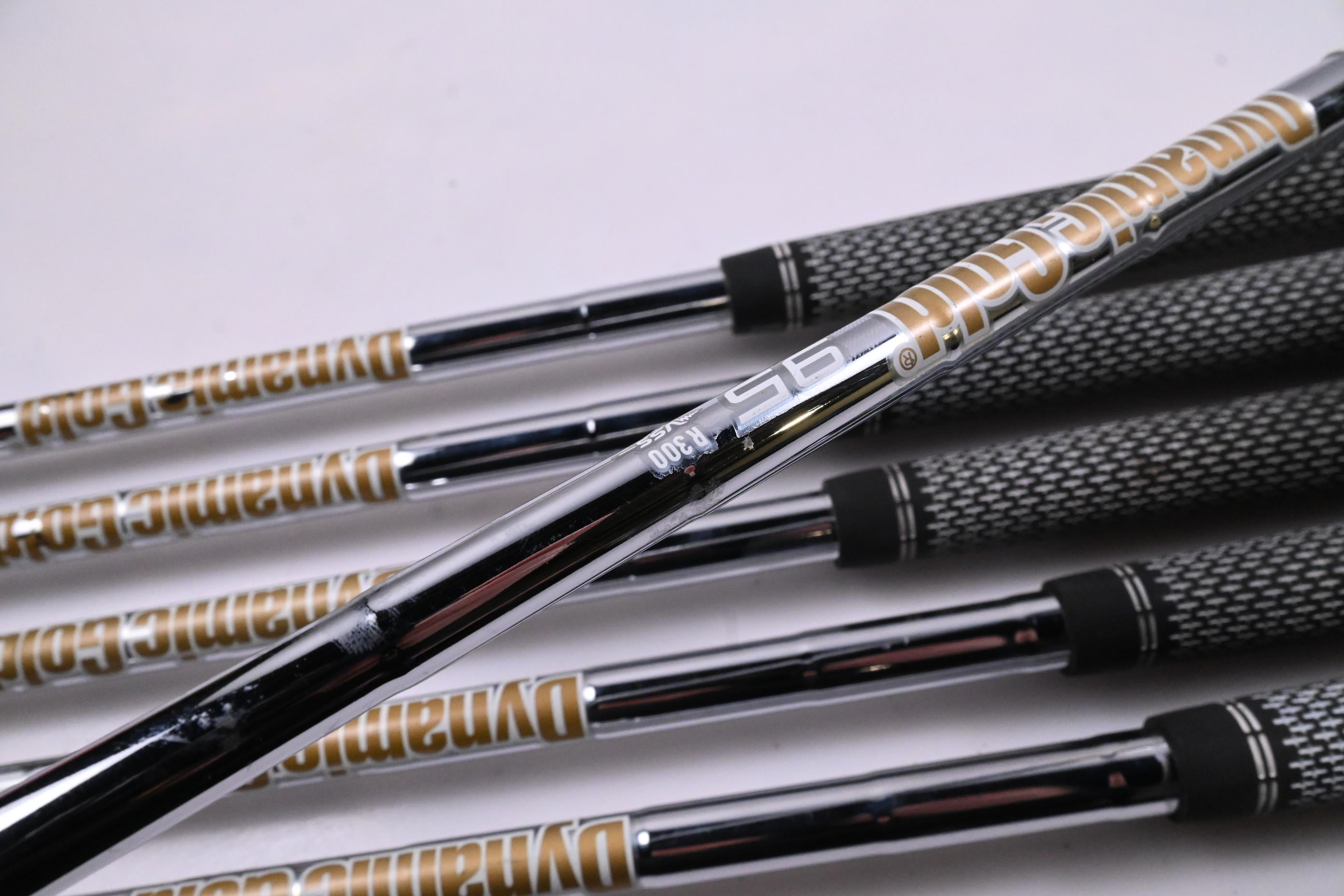 Srixon Z-585 Irons / 4-9i / Regular Flex Dynamic Gold 95 R300 Shafts