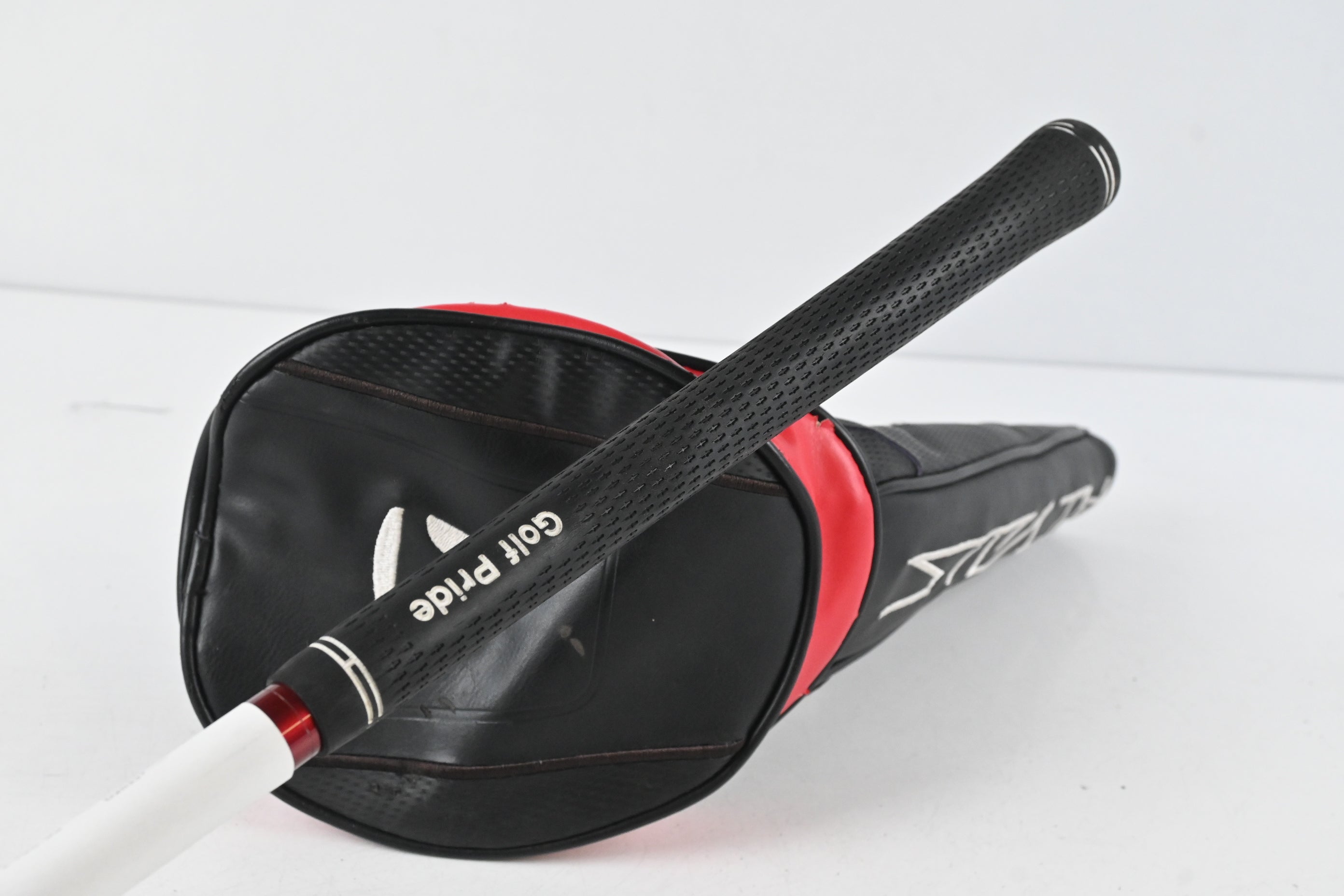 Taylormade Stealth Plus Driver / 10.5 Degree / Stiff Flex HZRDUS Smoke Red RDX