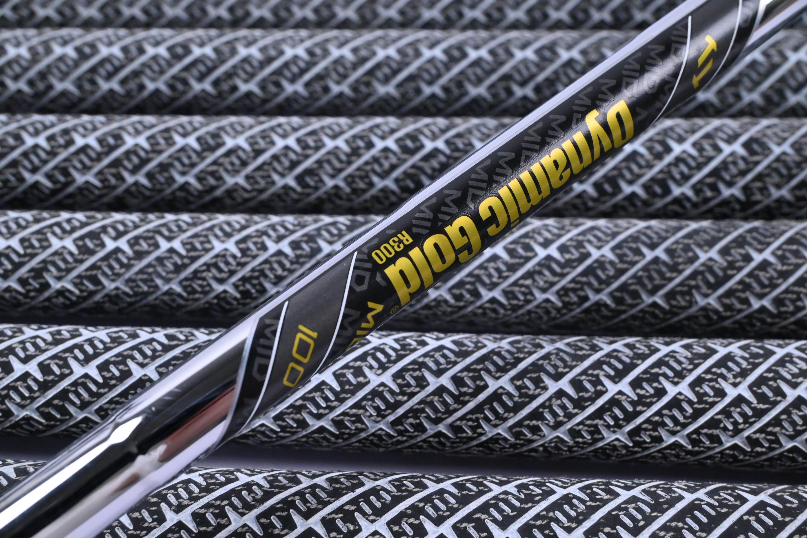 Mizuno JPX 925 Forged Irons / 4-PW / Regular Flex Dynamic Gold Mid 100 Shafts