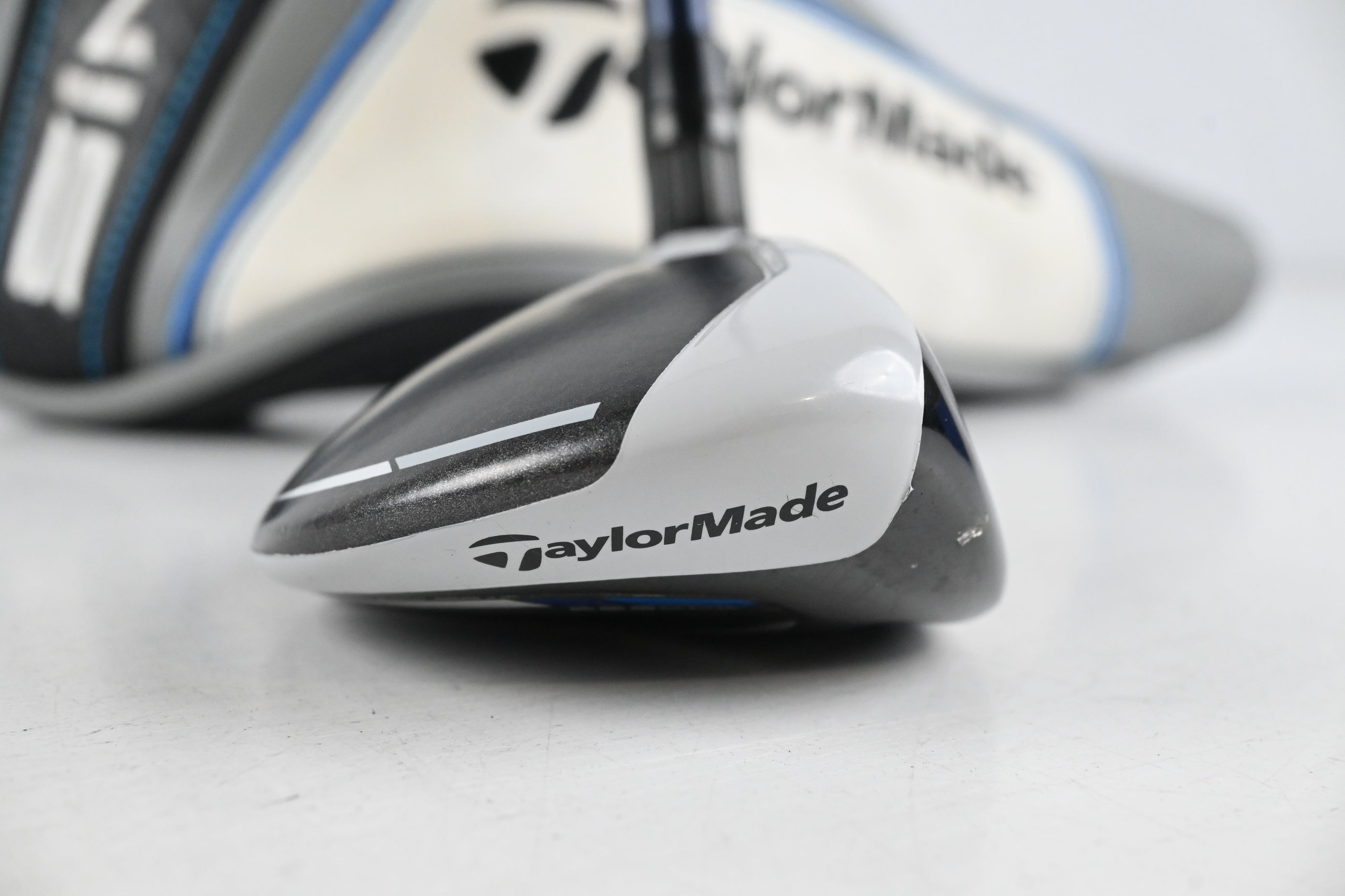 Taylormade SIM Max #4 Hybrid / 22 Degree / Stiff Flex Fujikura Ventus Blue 7 Shaft