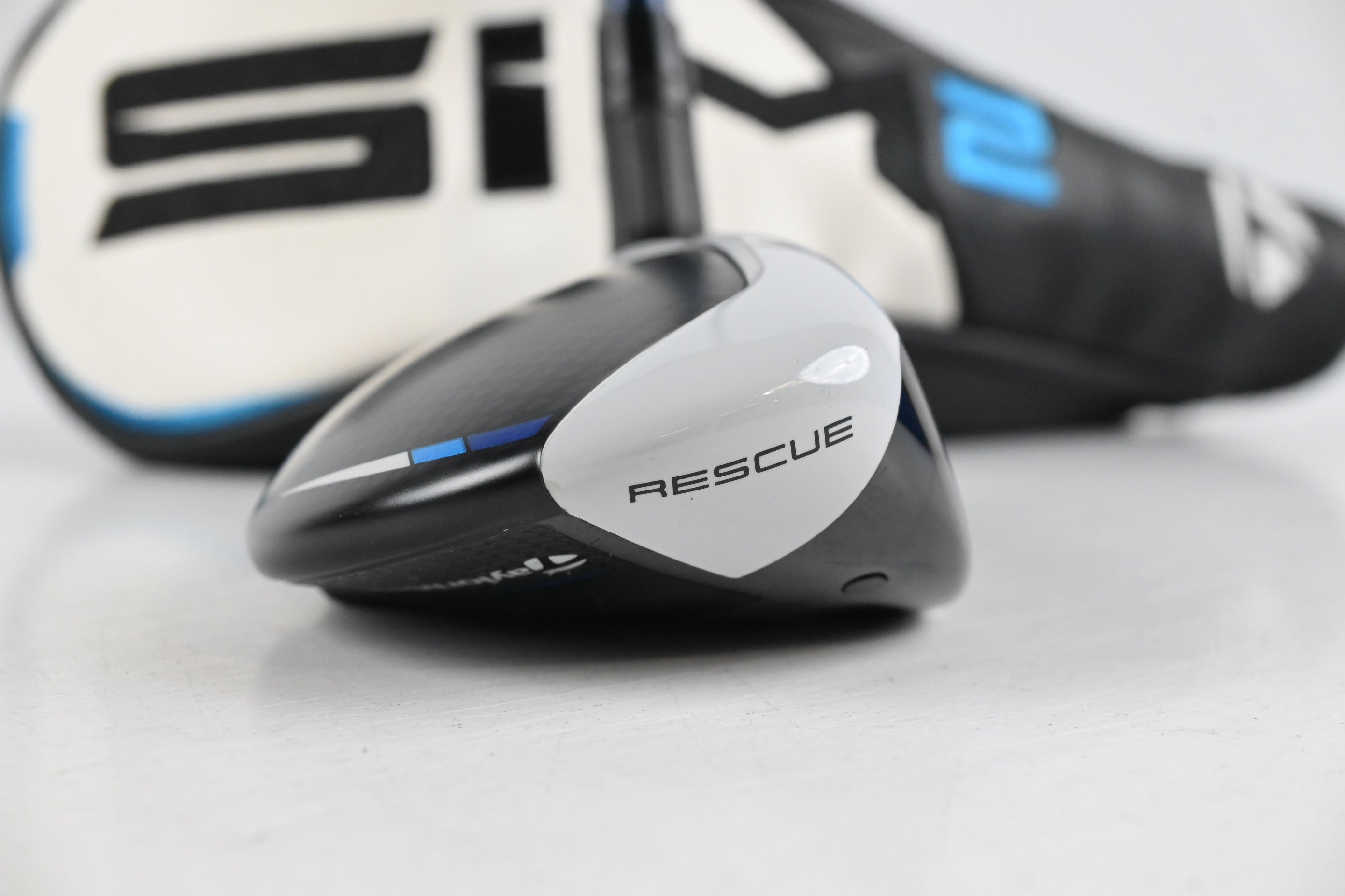 Taylormade SIM2 Max #4 Hybrid / 22 Degree / Regular Flex Fujikura Ventus Blue 6