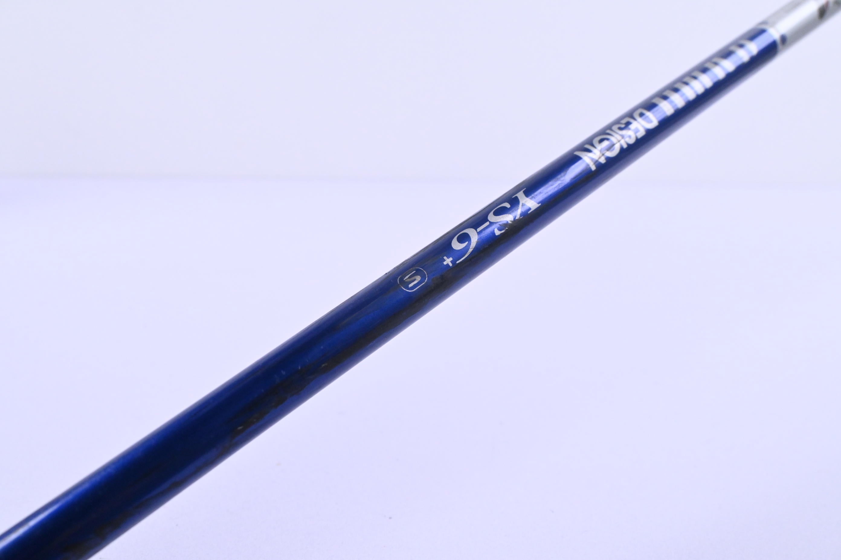 Titleist 907 D2 Driver / 9.5 Degree / Stiff Flex Graphite Design Tour AD YS-6+