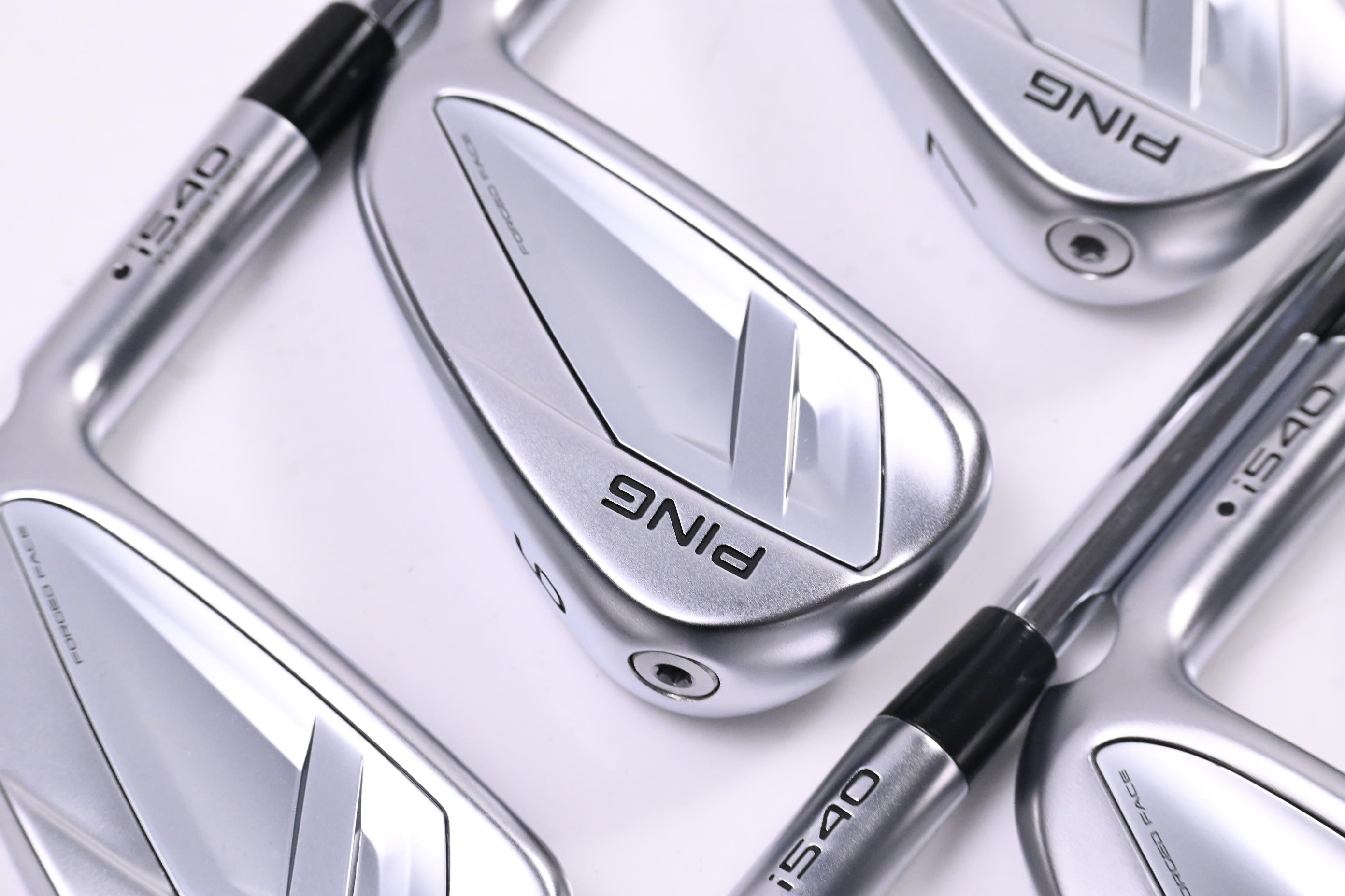 Ping i540 Irons / 5-PW / Black Dot / Regular Flex Ping AWT 3.0 Shafts