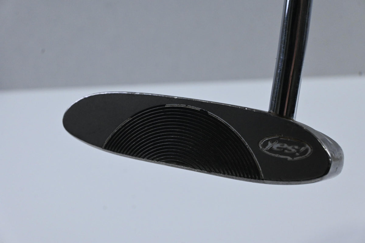 Yes! C-Groove Victoria II Putter / 34 Inch