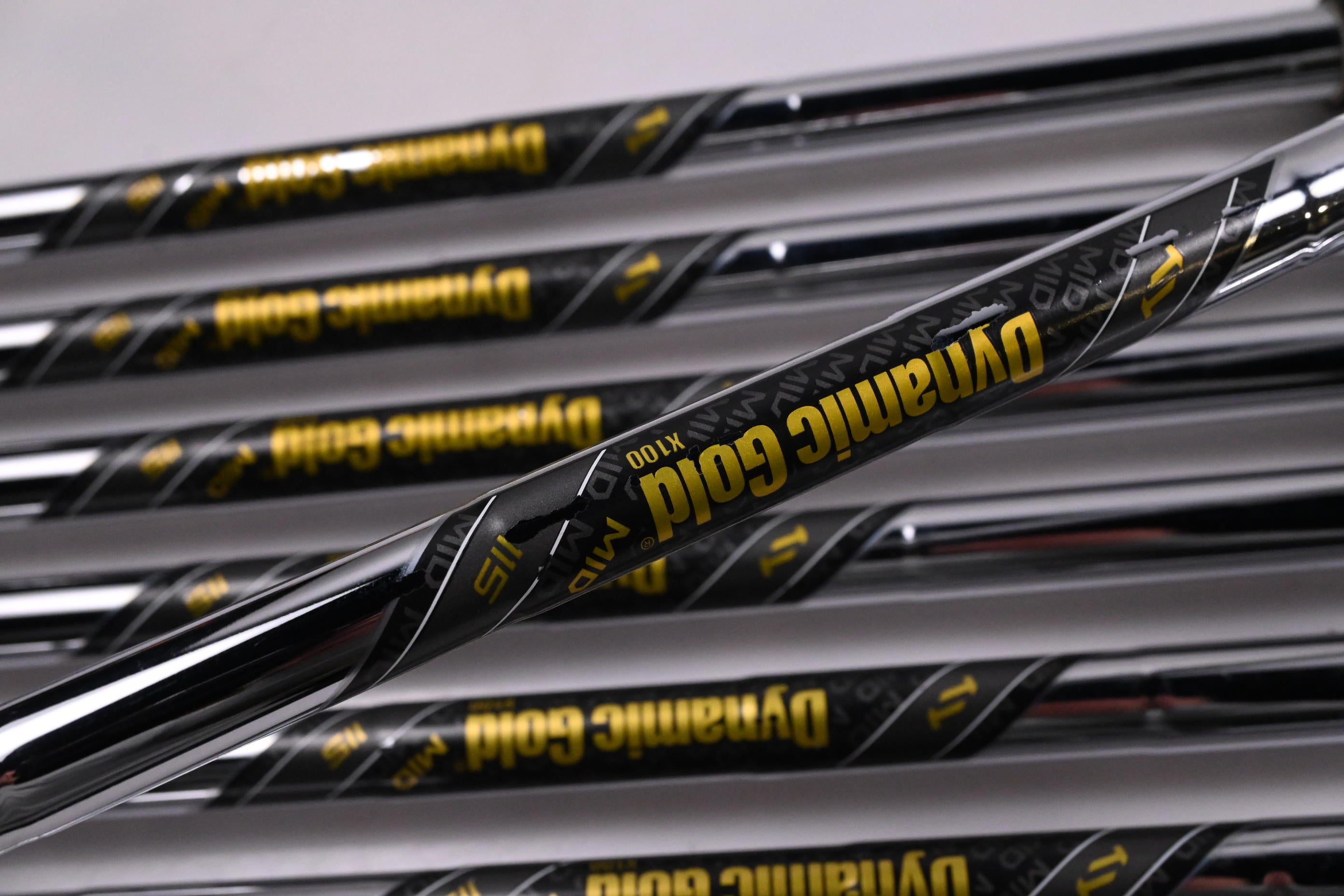Wilson Staff Model 2024 CB Irons / 3-PW / X-Flex Dynamic Gold MID 115 Shafts
