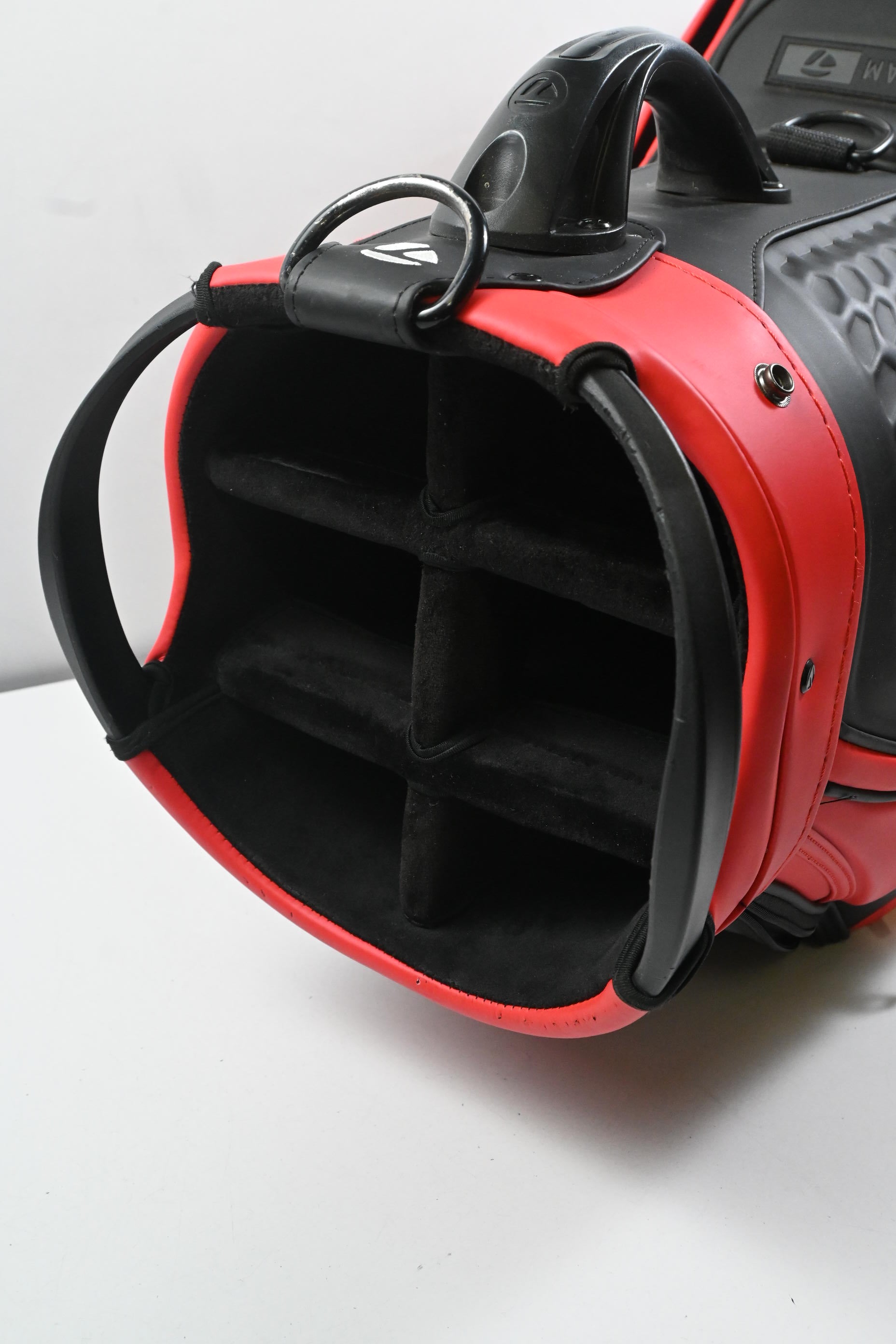 Taylormade Stealth Tour Bag / 6-Way Divider / Red & Black