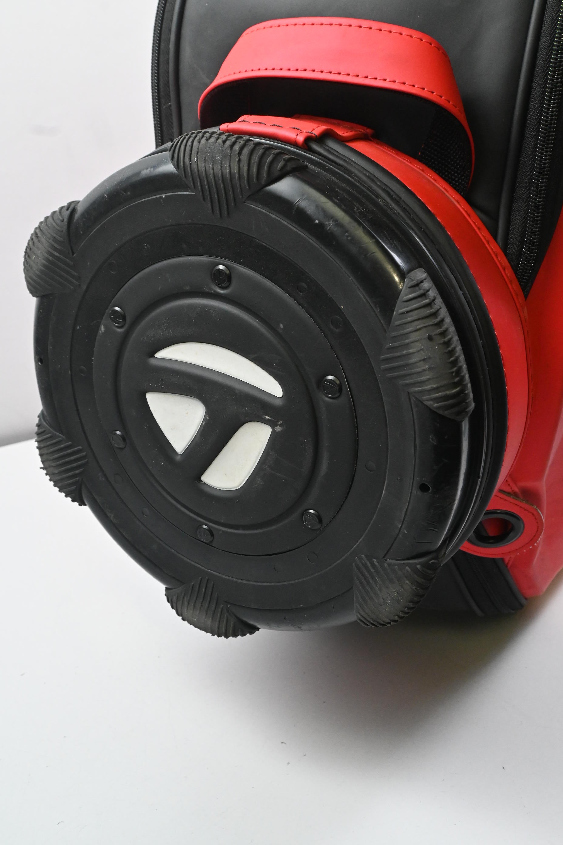 Taylormade Stealth Tour Bag / 6-Way Divider / Red & Black