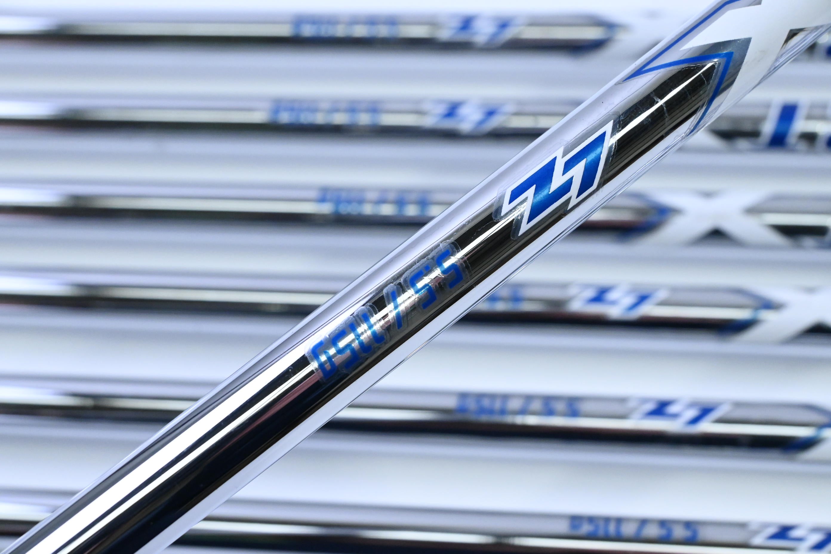 Cobra King Tour 2023 Irons / 5-PW+GW / Regular Plus Flex Project X LZ 115 Shafts