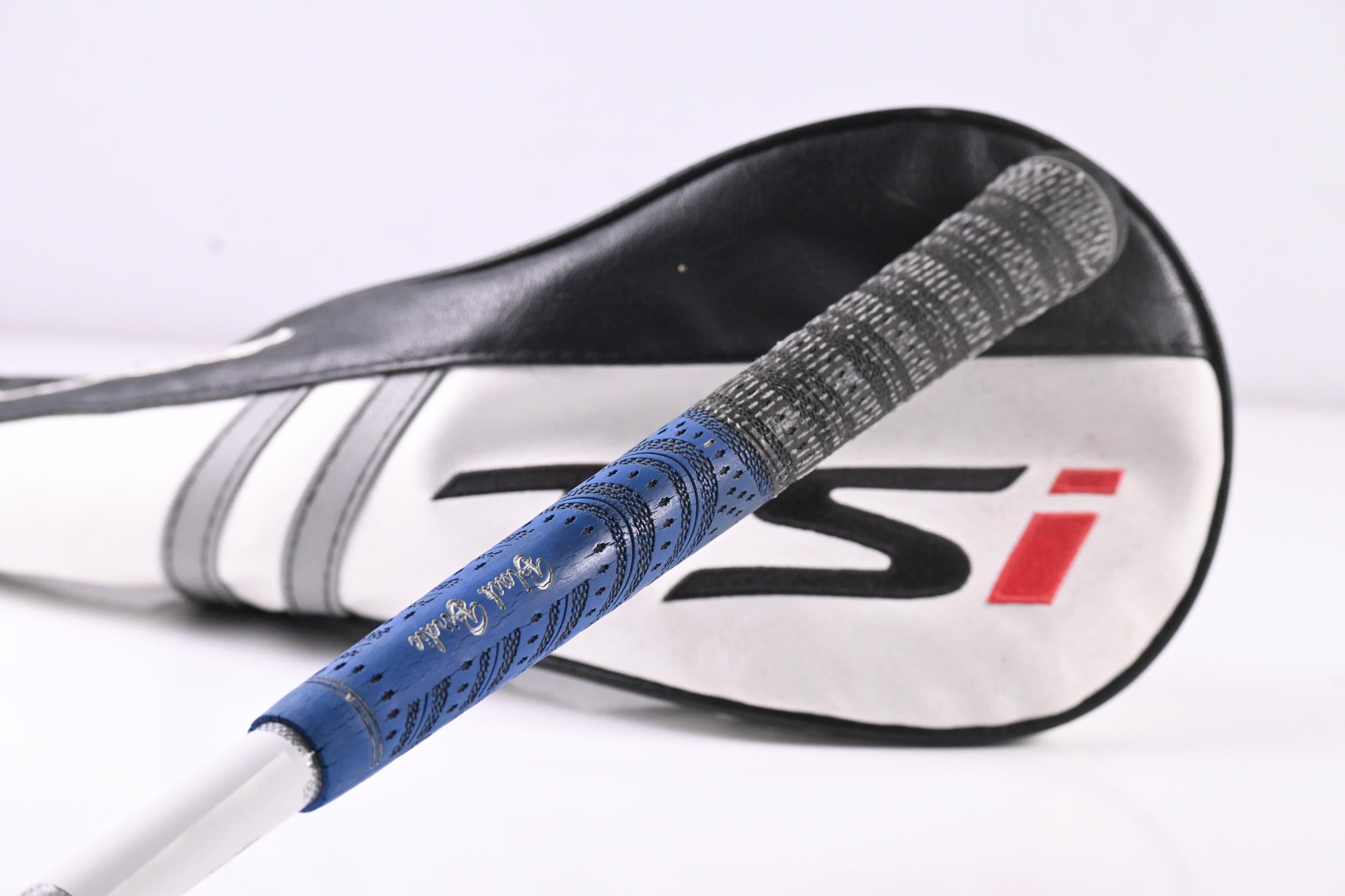 Titleist TSi2 Driver / 9.5 Degree / Regular Flex Tensei AV Raw Blue SFW 55 Shaft