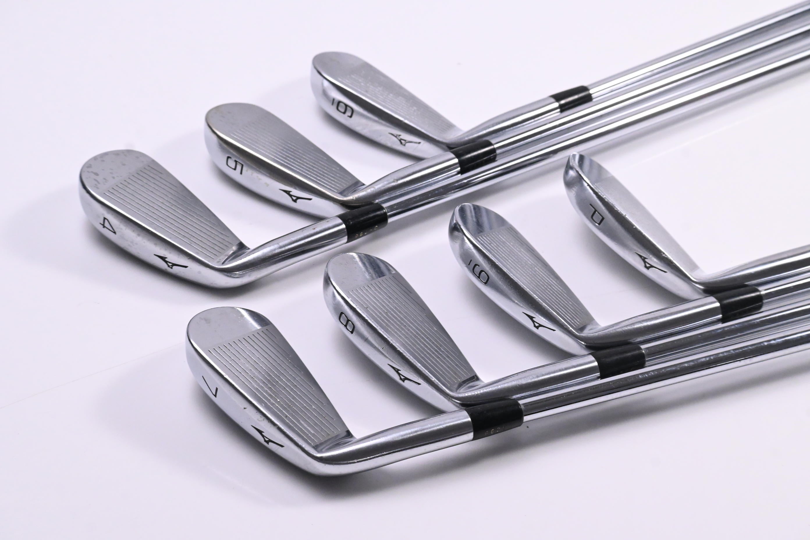 Mizuno MX-200 Irons / 4-PW / Regular Flex Dynalite Gold XP R300 Shafts