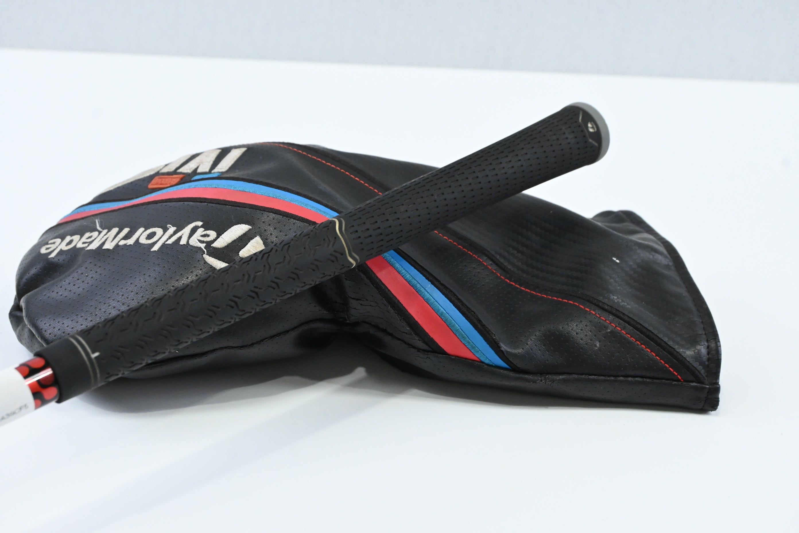 Taylormade M4 Driver / 10.5 Degree / Regular Flex Fujikura Atmos Red 5 Shaft