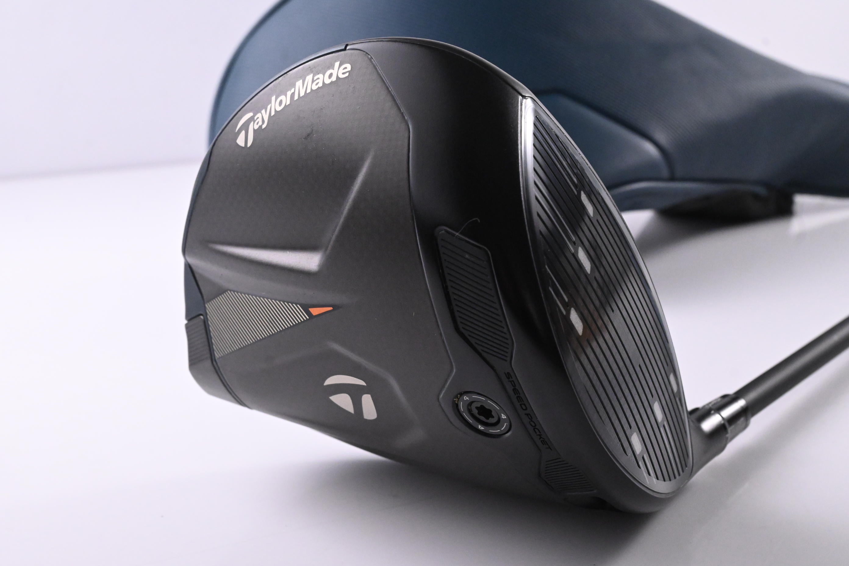 Taylormade Qi4D Max Driver / 10.5 Degree / Regular Flex Reax Blue 50 Shaft