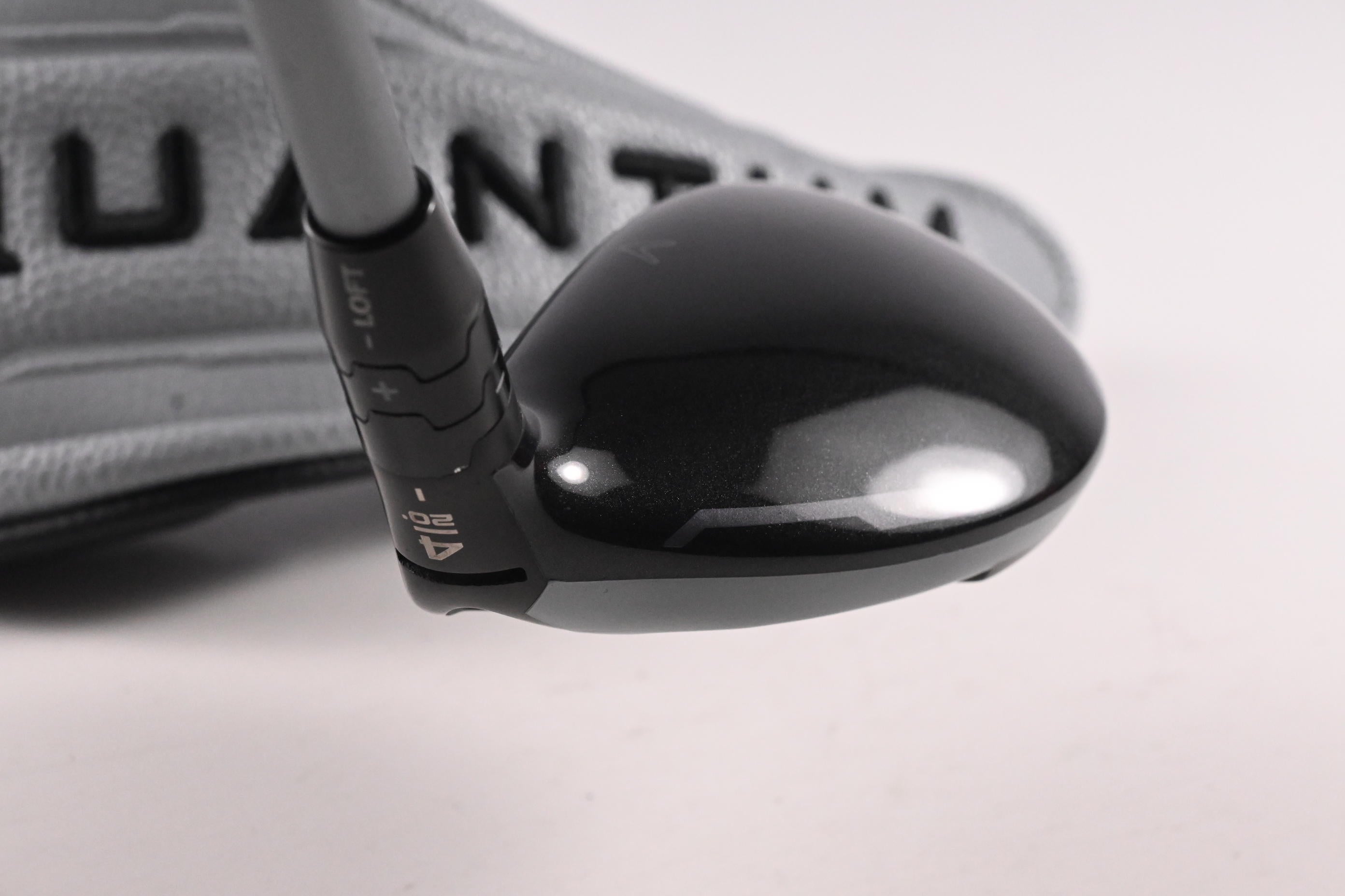 Callaway Quantum Max OS #4 Hybrid / 20 Degree / Stiff Flex Denali Frost 70 Shaft