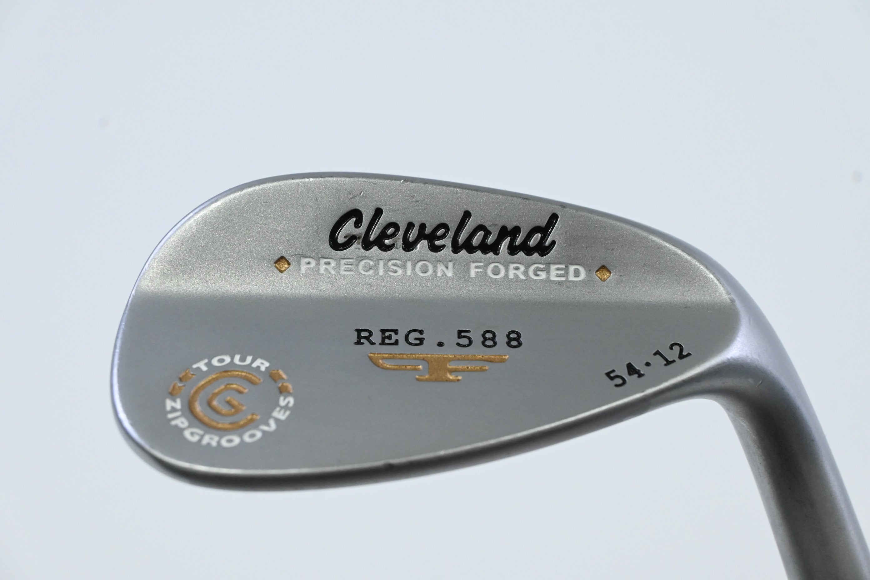 Cleveland 588 Precision Forged Sand Wedge / 54 Degree / Wedge Flex Tour Concept
