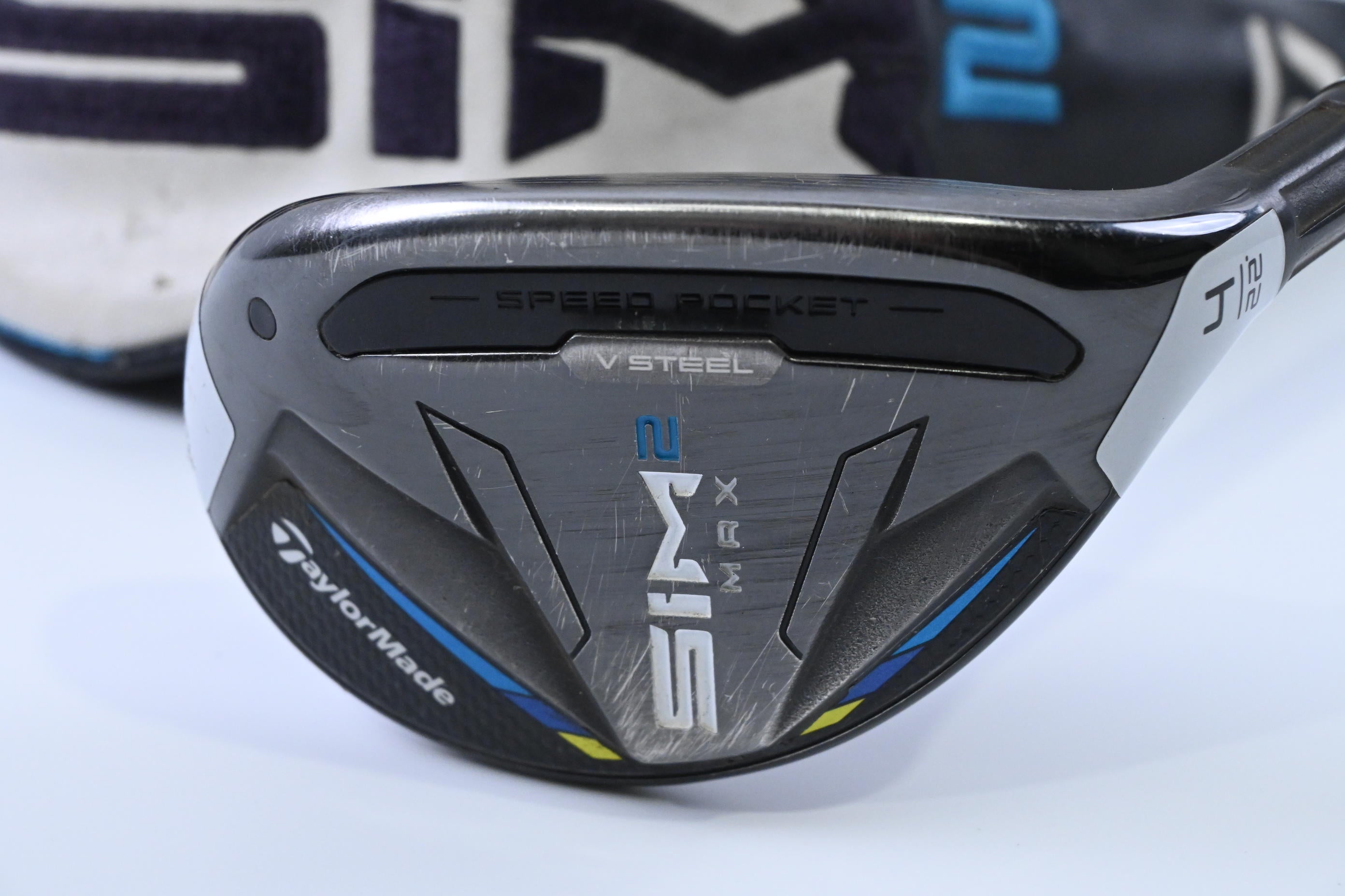 Taylormade SIM2 Max #4 Hybrid / 22 Degree / Regular Flex KBS PGI 65 Shaft