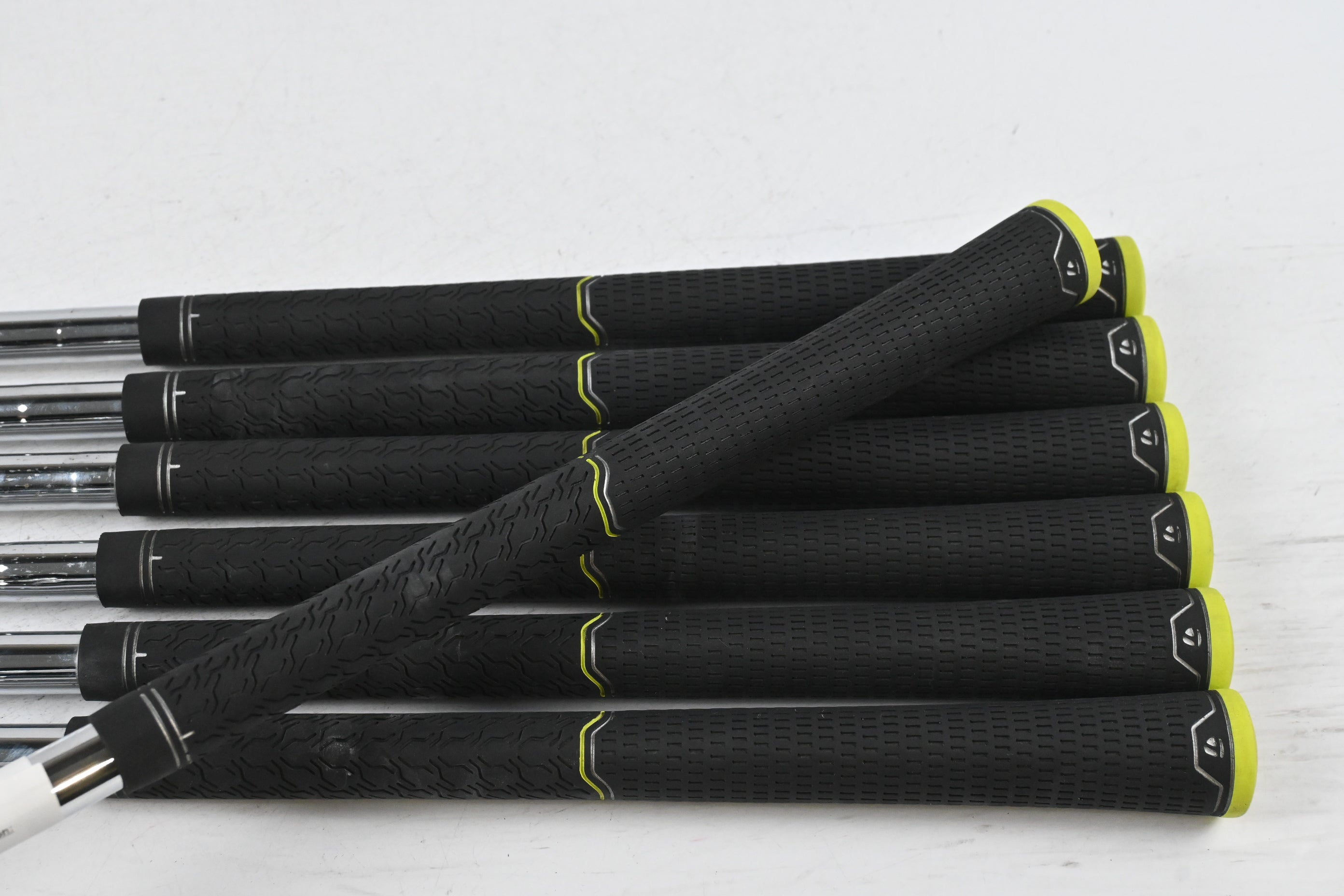 Taylormade M2 2017 Irons / 5-PW+SW / Regular Flex Reax Steel 88 Shafts