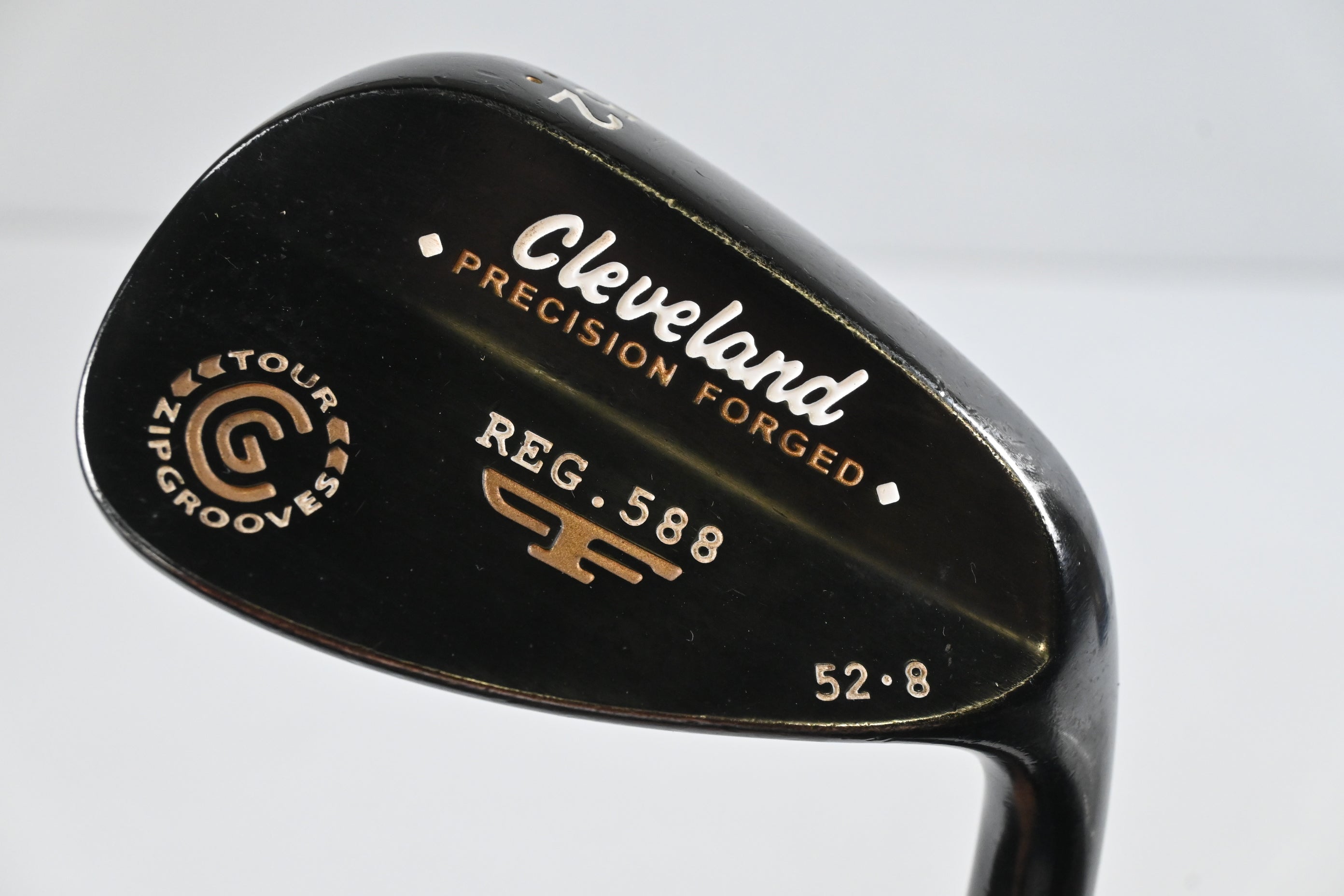 Cleveland 588 Precision Forged Gap Wedge / 52 Degree / Wedge Flex Tour Concept