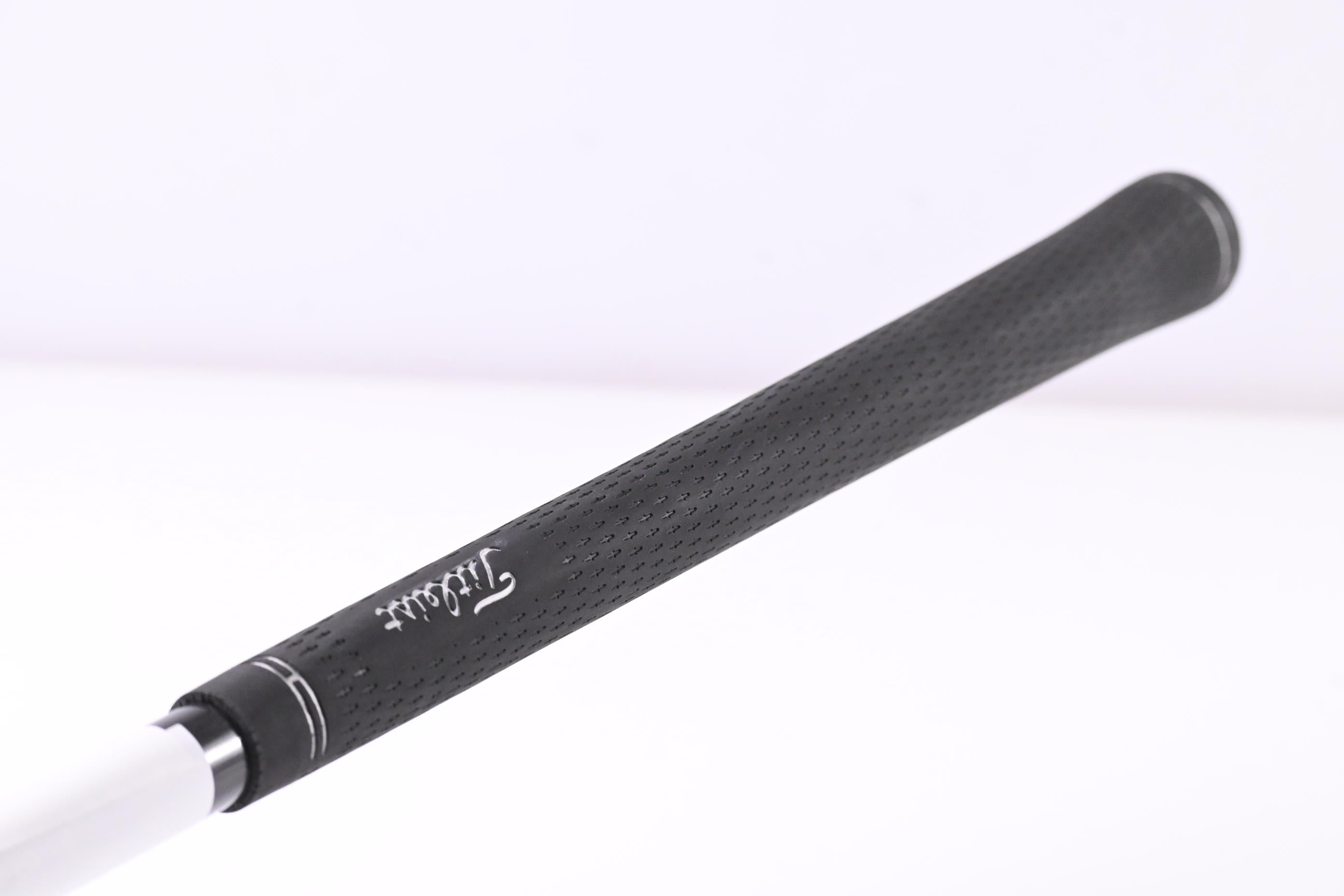 Titleist 909H #2 Hybrid / 17 Degree / Regular Flex Aldila VS 75 Shaft