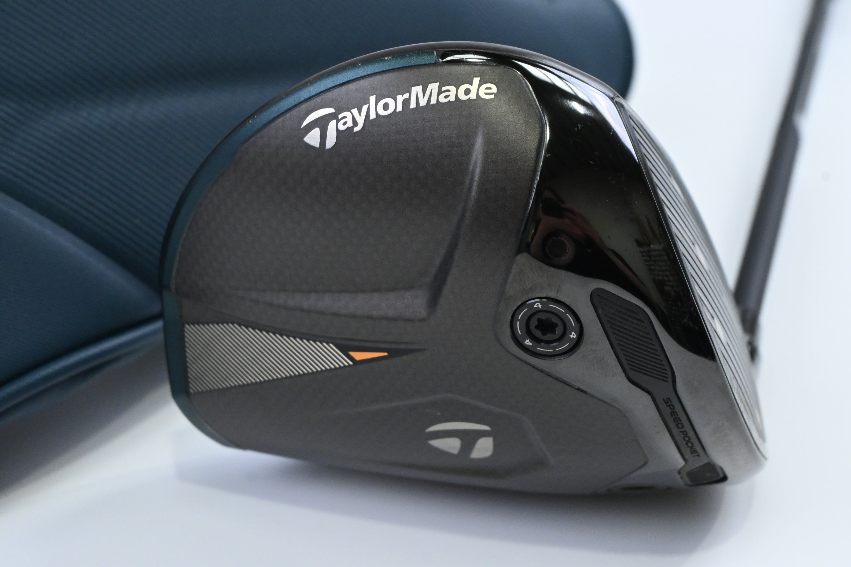 Taylormade Qi4D Driver / 10.5 Degree / Regular Flex Taylormade Reax Red 50 Shaft