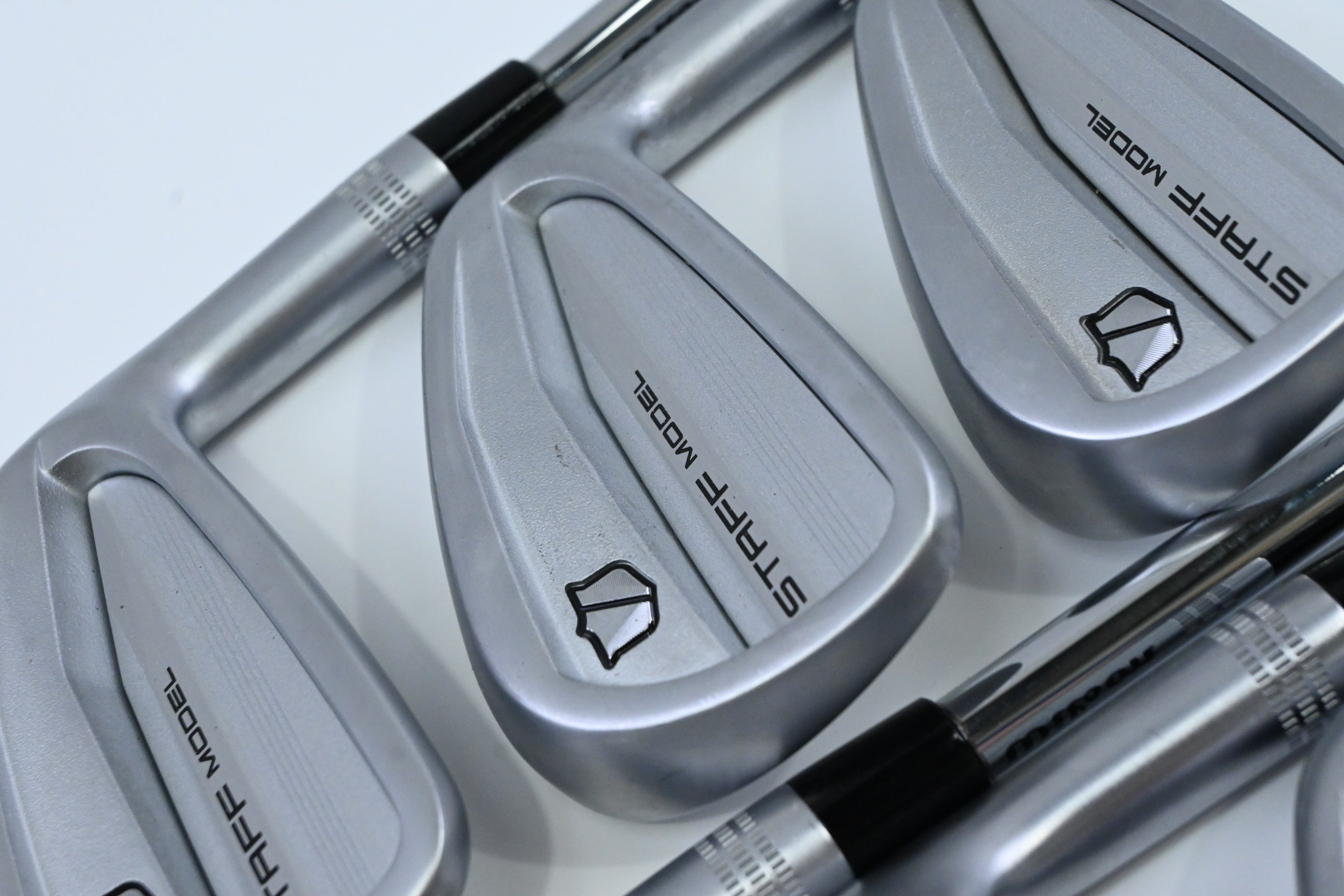 Wilson Staff Model CB 2026 Irons / 5-PW / X-Flex Dynamic Gold Mid 115 X100 Shaft
