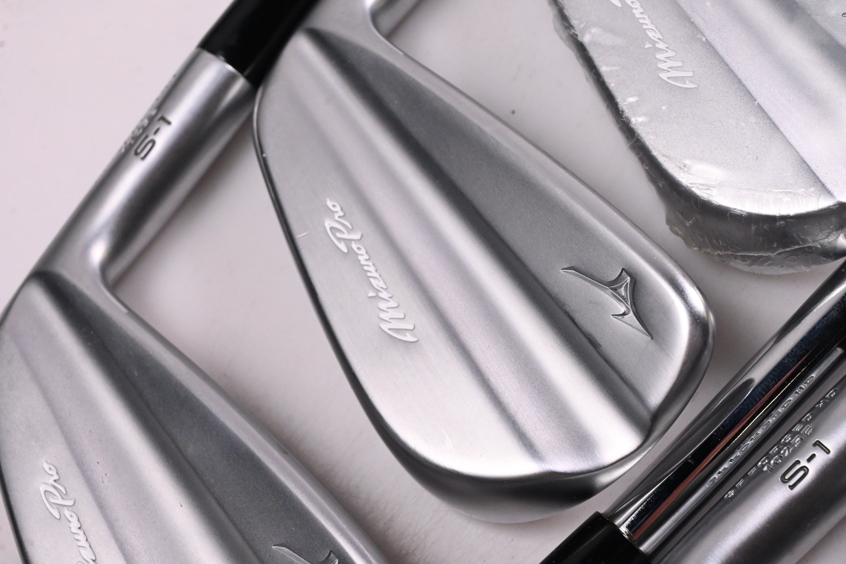 Mizuno Pro S-1 Irons / 4-PW / Stiff Flex Dynamic Gold S300 Shafts