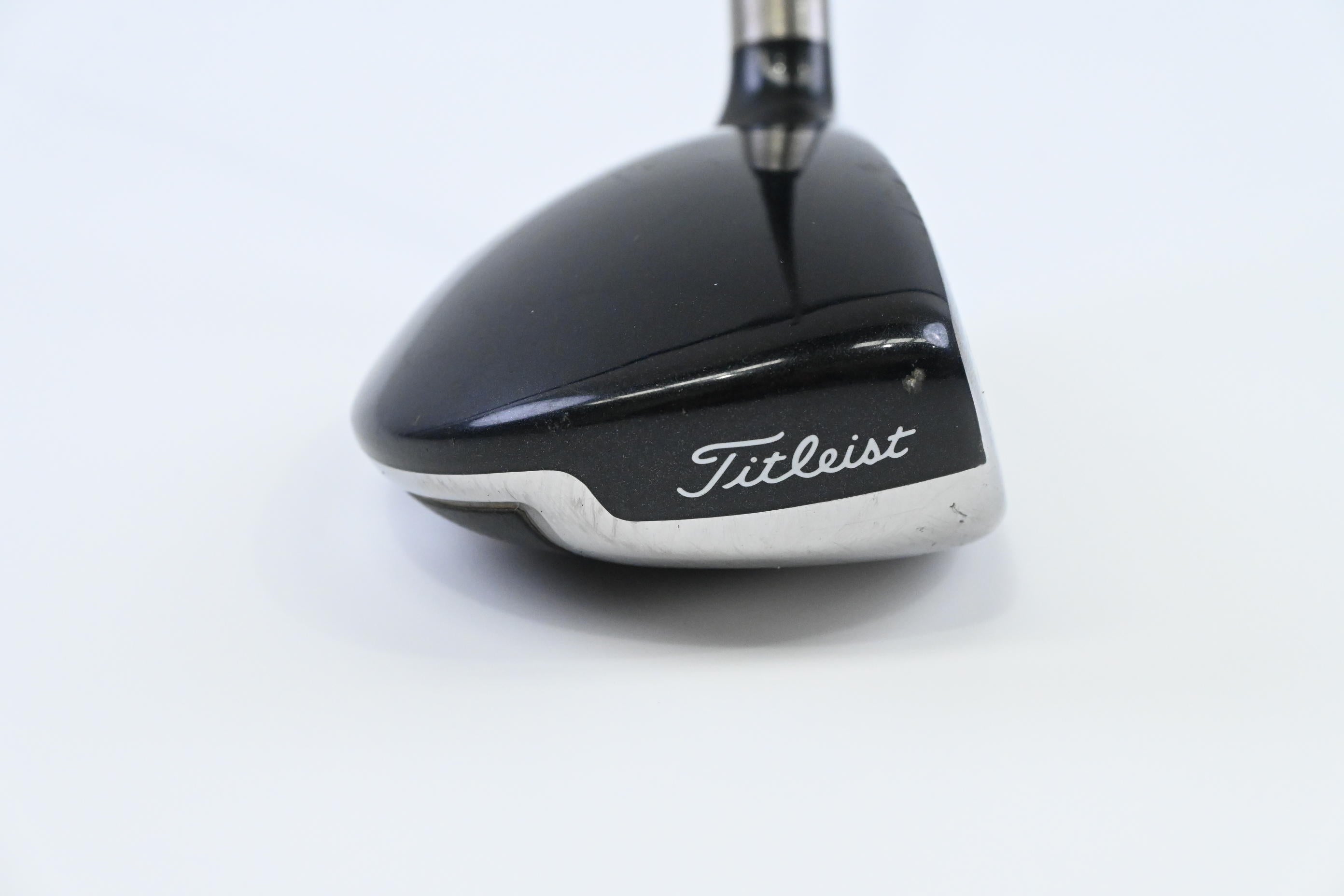 Titleist 909H #2 Hybrid / 17 Degree / Stiff Flex Aldila Voodoo Shaft