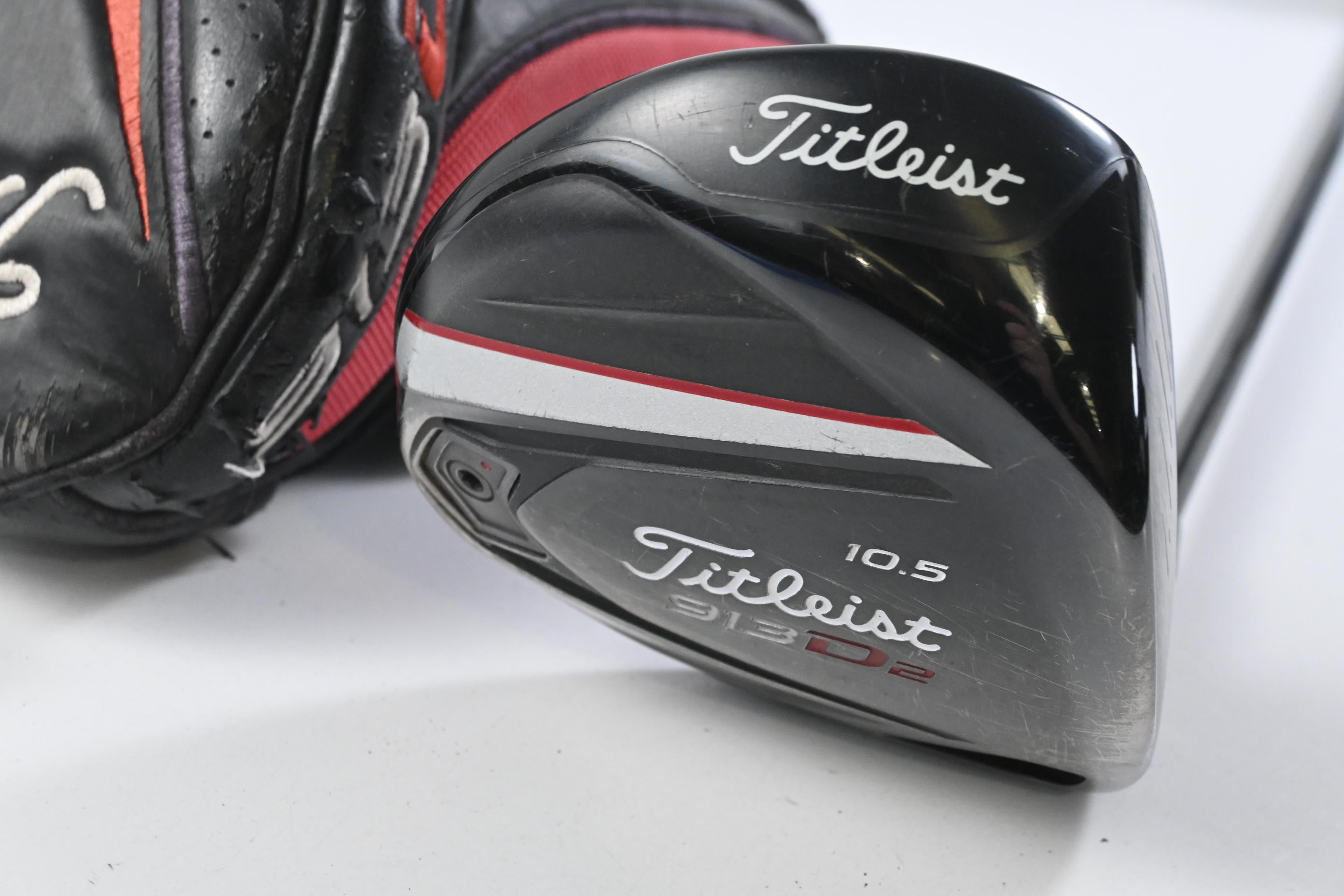 Titleist 913 D2 Driver / 9.5 Degree / Regular Flex Aldila RIP Phenom 70 Shaft