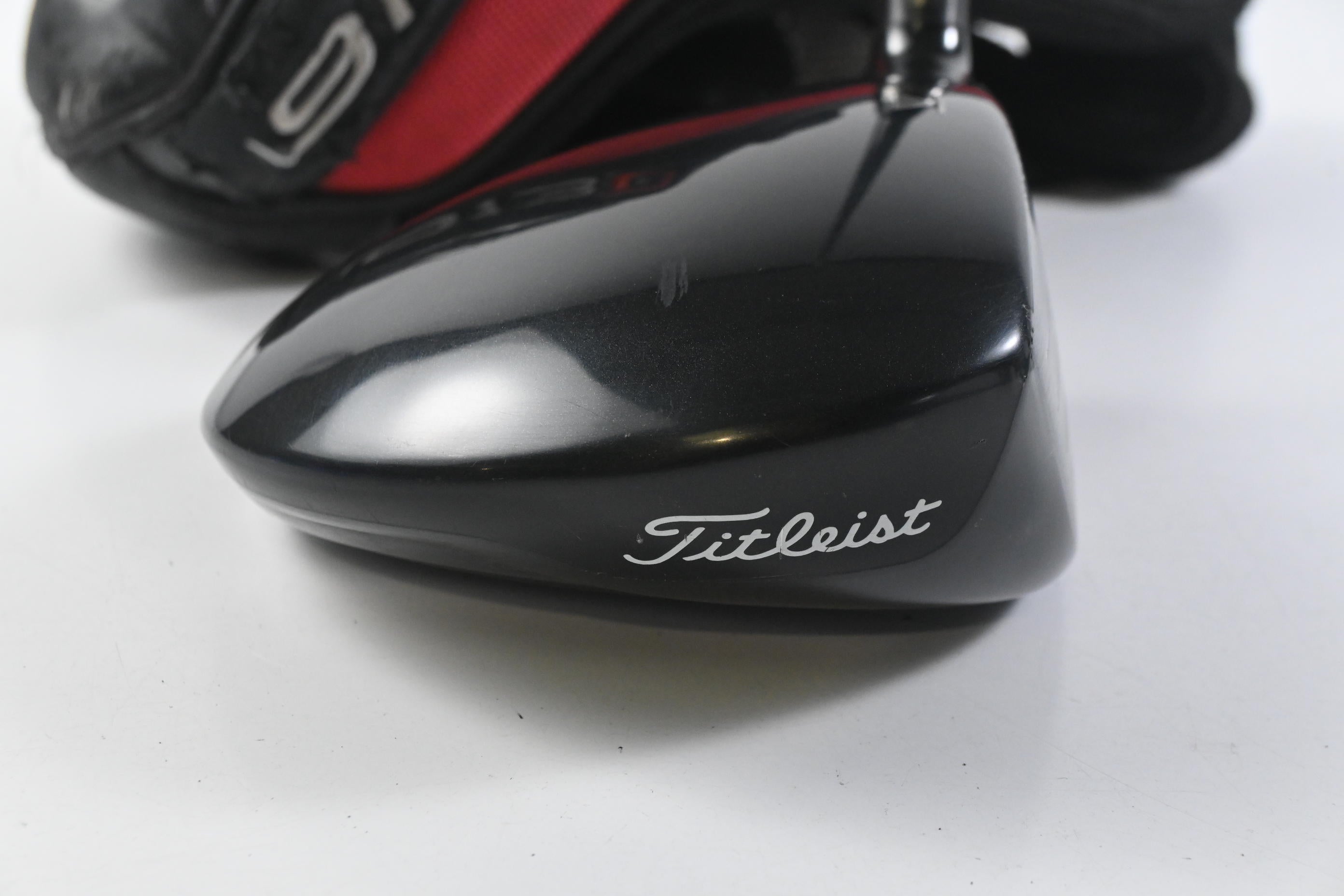 Titleist 913 D2 Driver / 9.5 Degree / Regular Flex Aldila RIP Phenom 70 Shaft