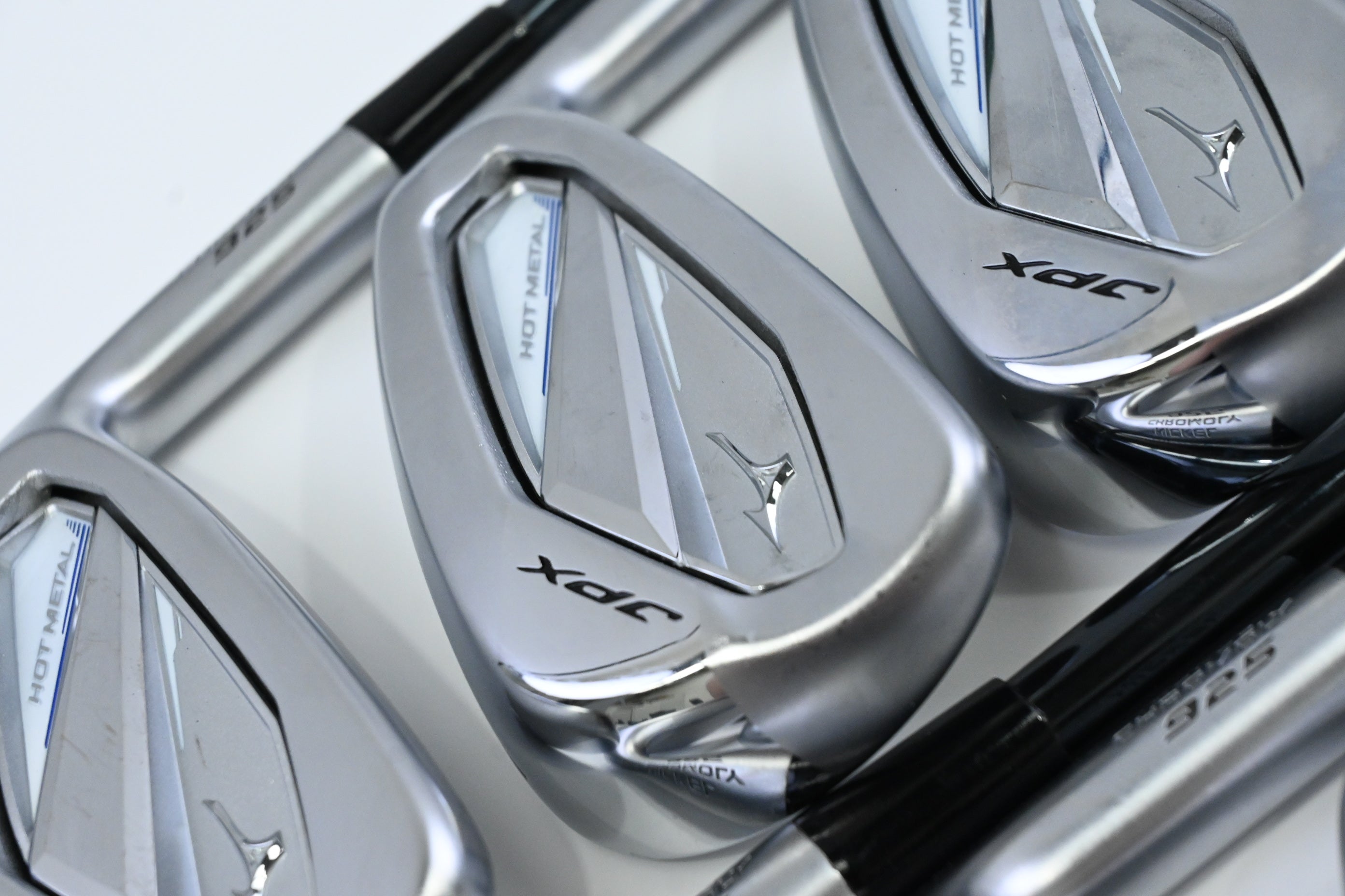 Mizuno JPX 925 Hot Metal Irons / 6-PW+GW / Regular Flex UST Recoil Dart 90