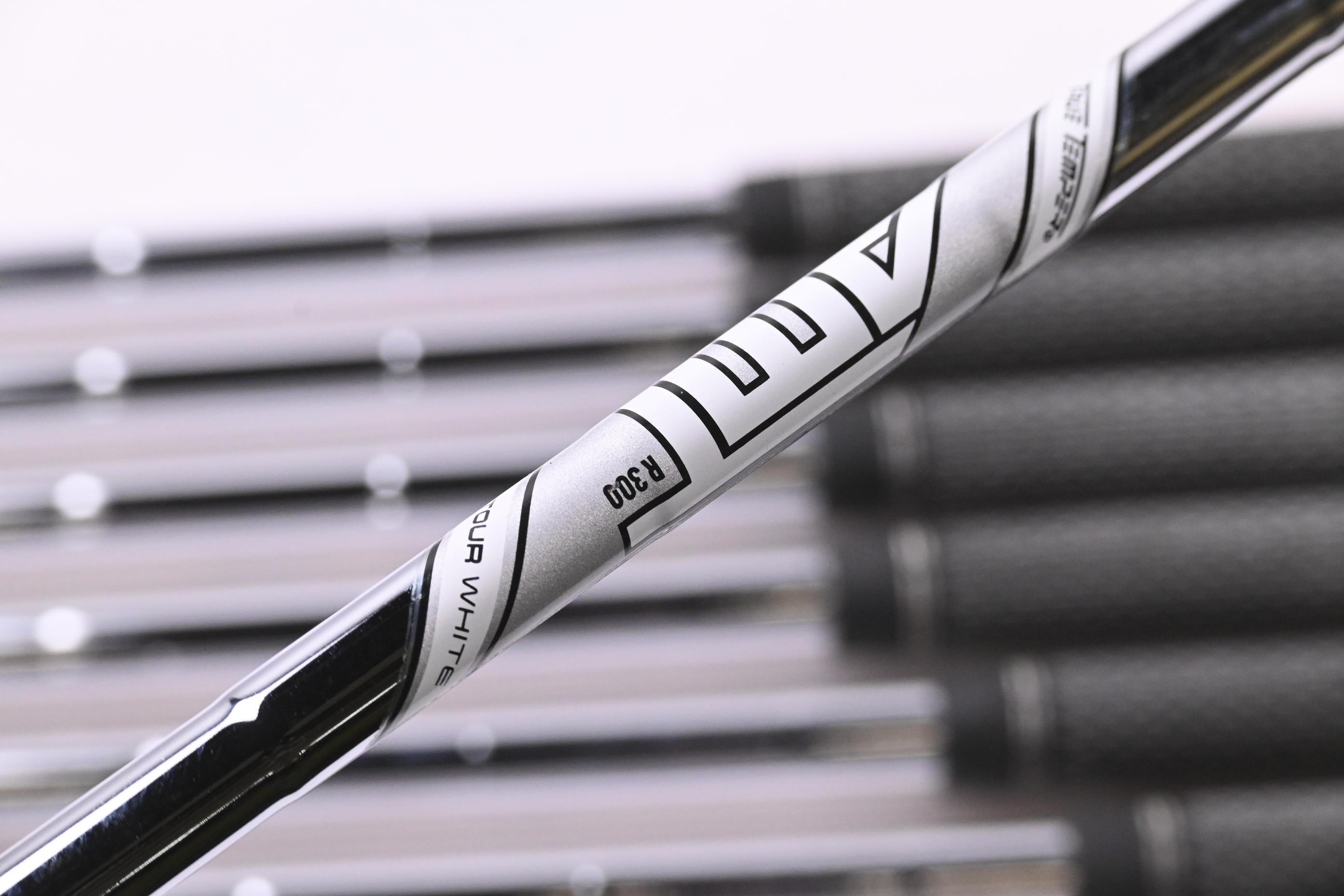 Titleist T300 2021 Irons / 4-PW+48°+53° / Regular Flex AMT Tour White R300