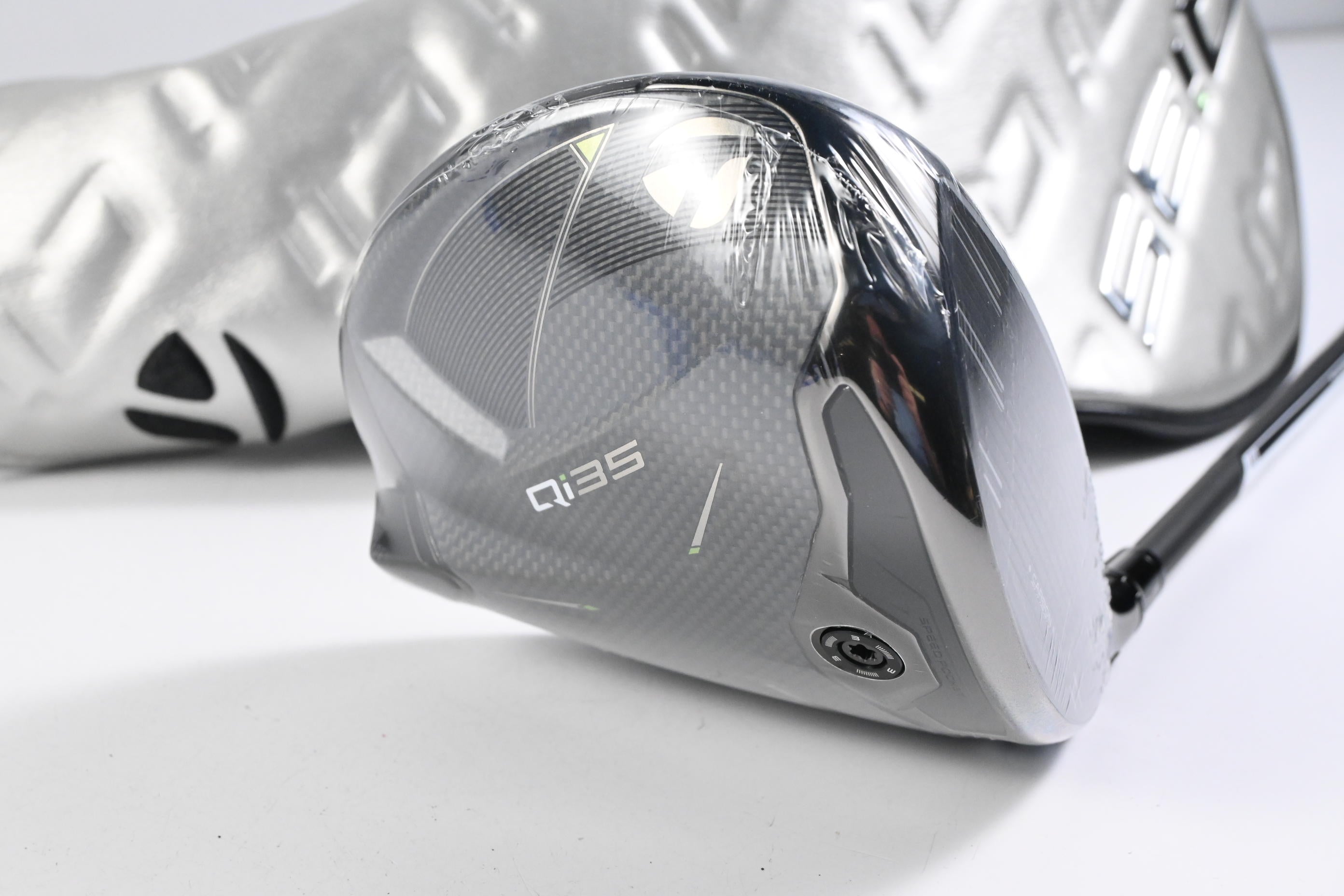 Taylormade Qi35 Driver / 10.5 Degree / Regular Flex Fujikura Ventus Blue 5 Shaft