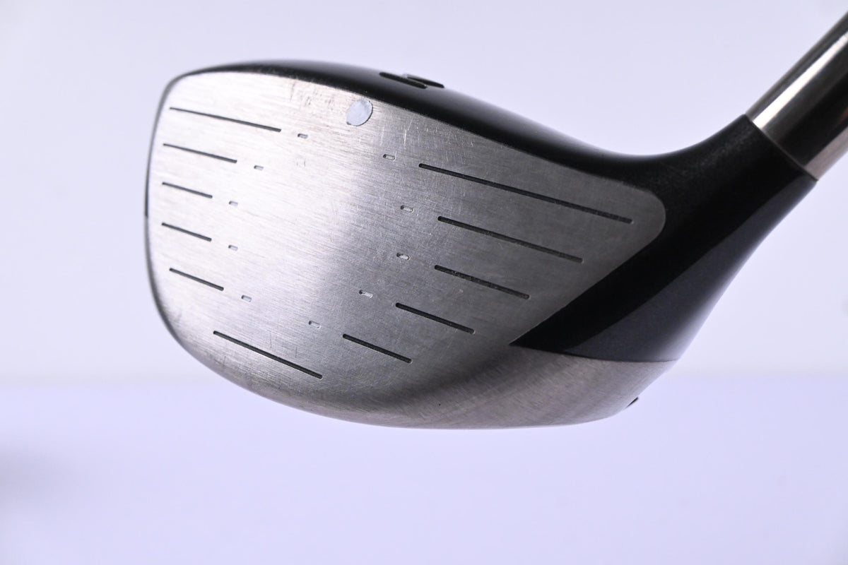 Titleist 905 T Driver / 10.5 Degree / Regular Flex Graphite Design Tour AD YS-6+