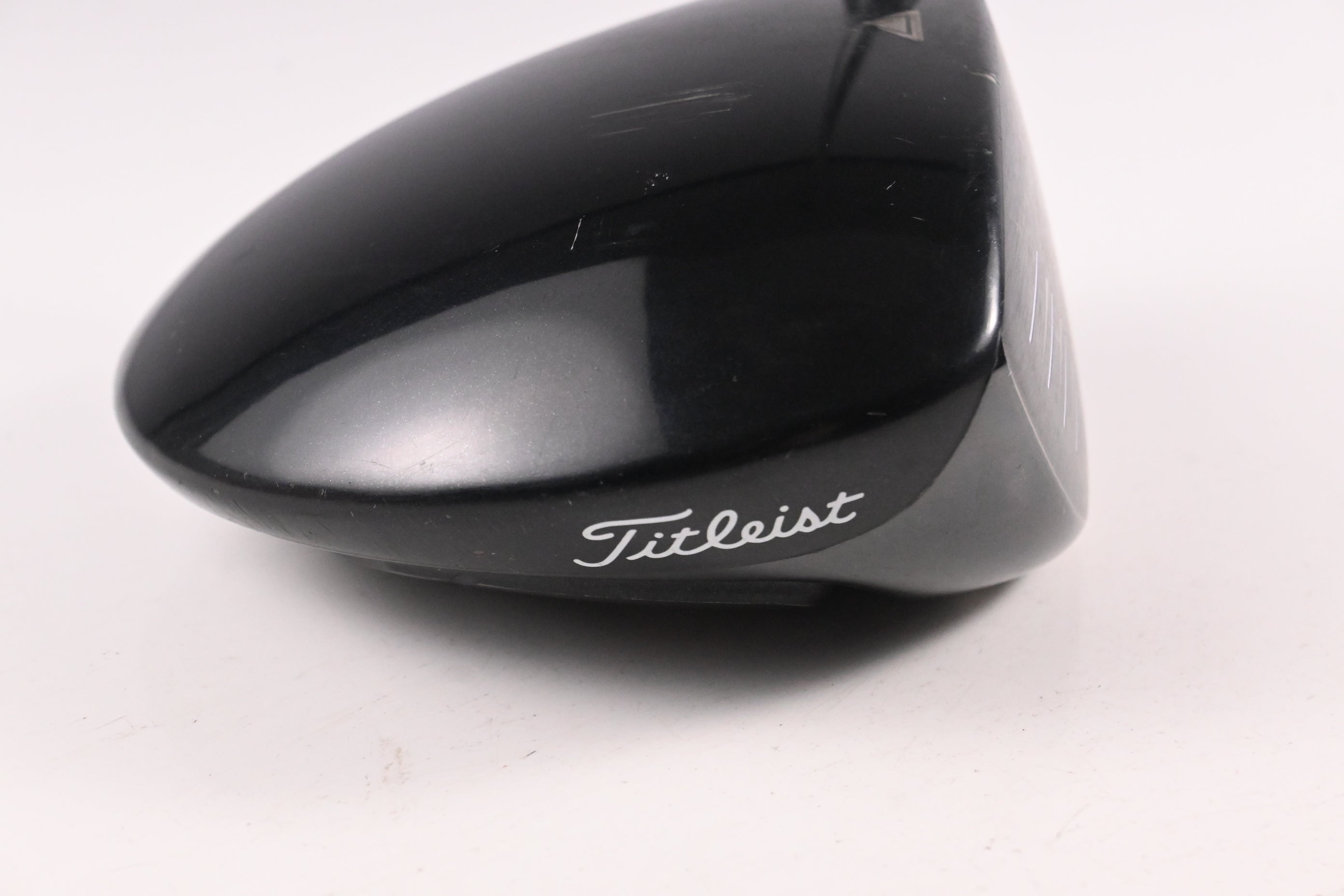 Titleist 915 D2 Driver / 10.5 Degree / Regular Flex Diamana M+ Red 50 Shaft