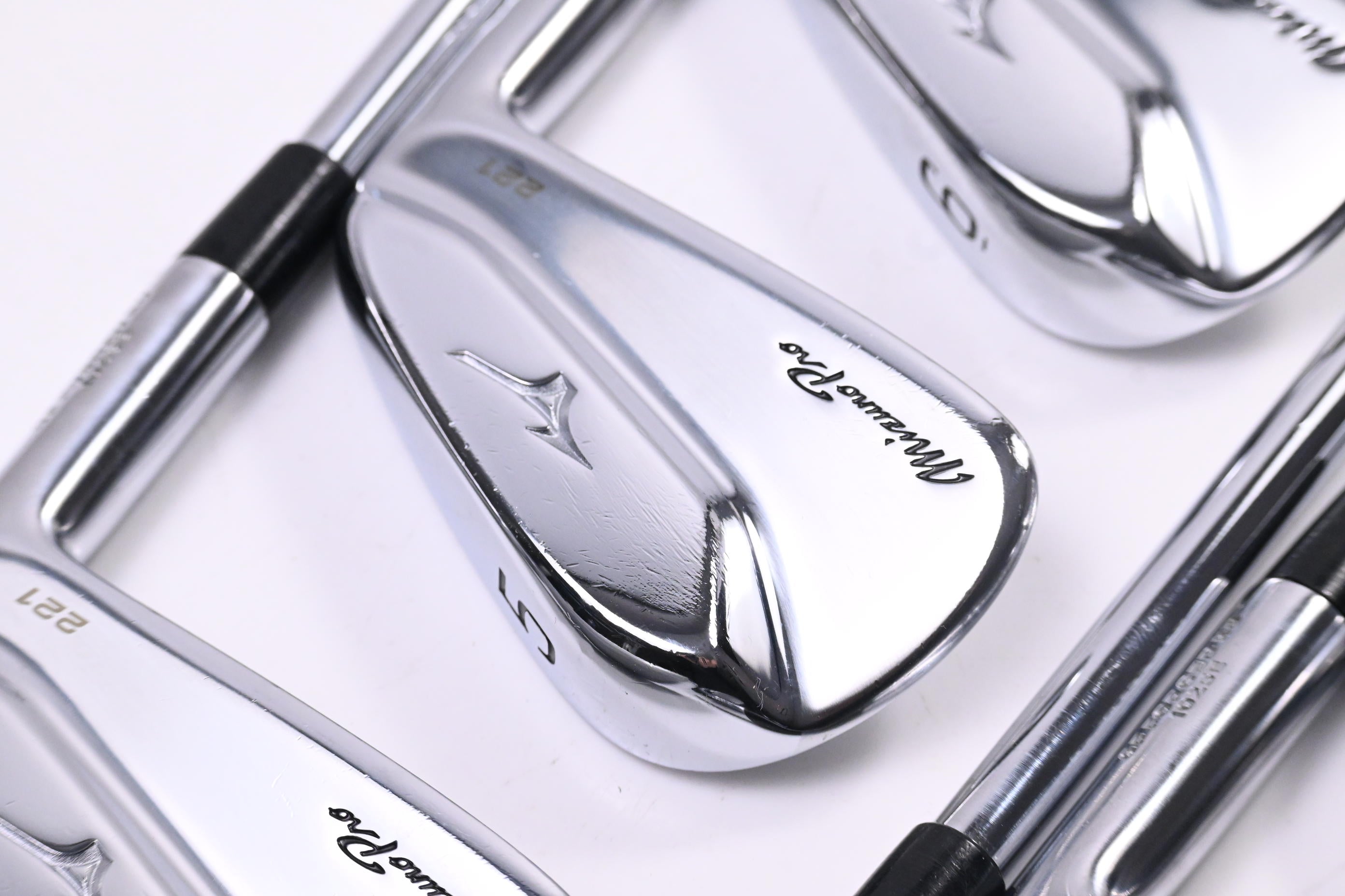Mizuno Pro 221 Irons / 4-PW / Stiff Flex Dynamic Gold MID 115 S300 Shafts