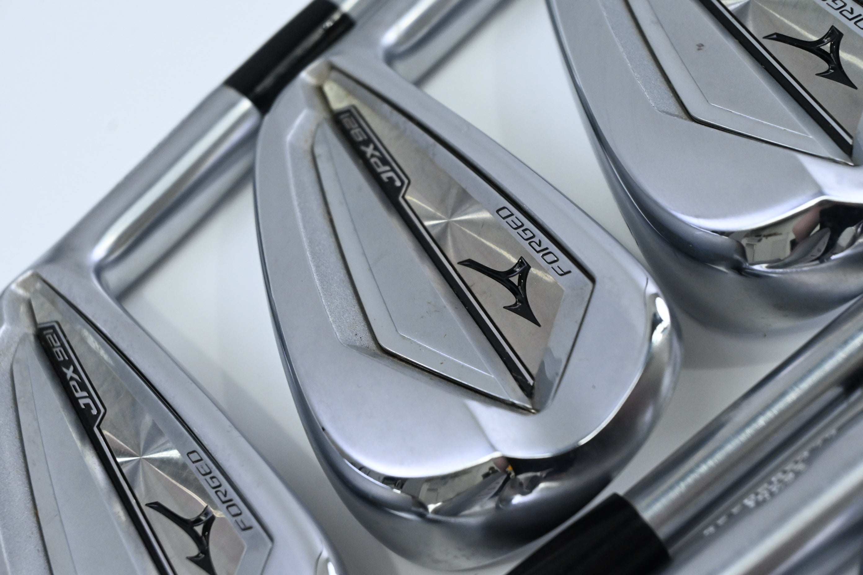 Mizuno JPX 921 Forged Irons / 4-PW / Regular Flex Project X IO 105 Shafts