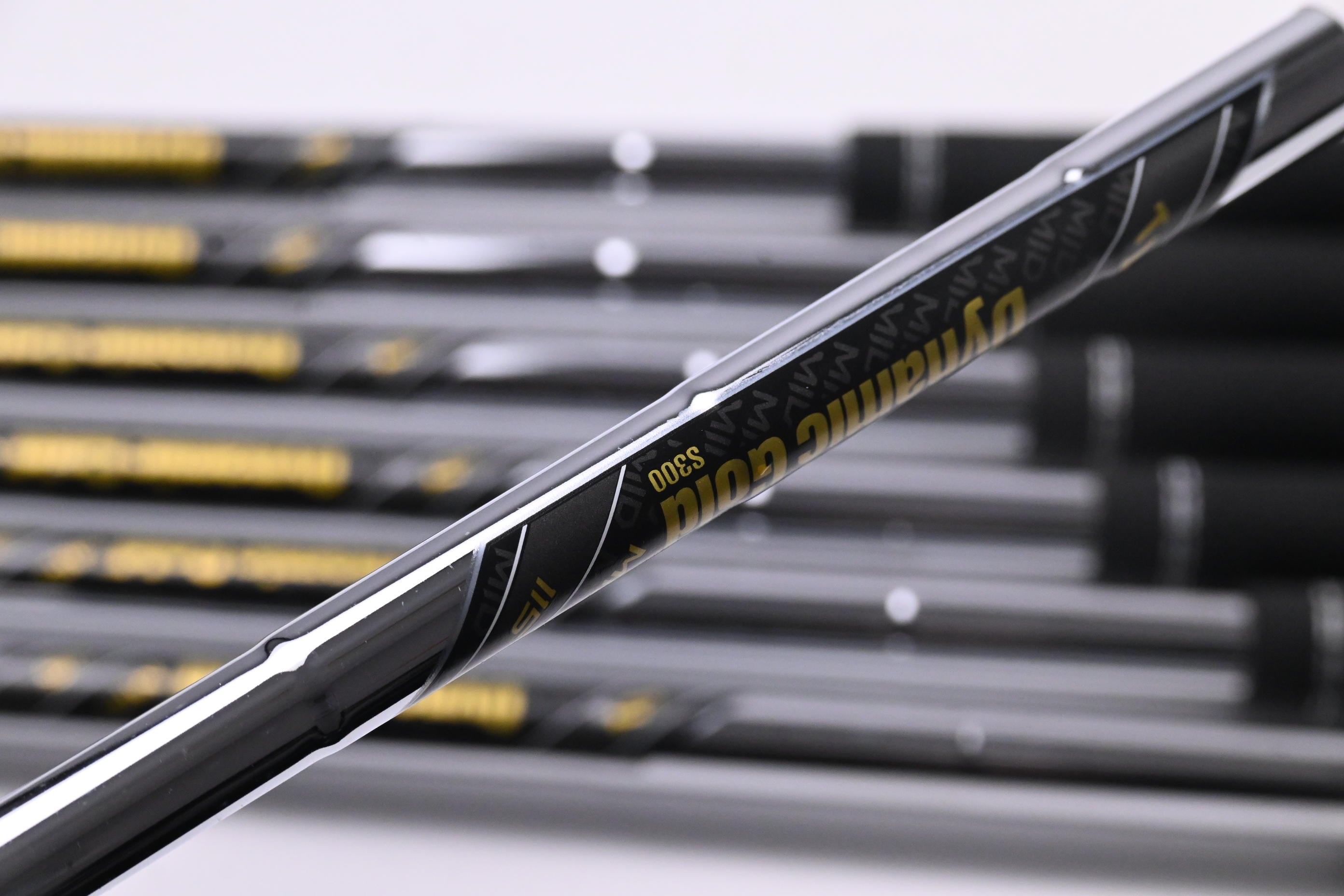 Mizuno Pro 221 Irons / 4-PW / Stiff Flex Dynamic Gold MID 115 S300 Shafts