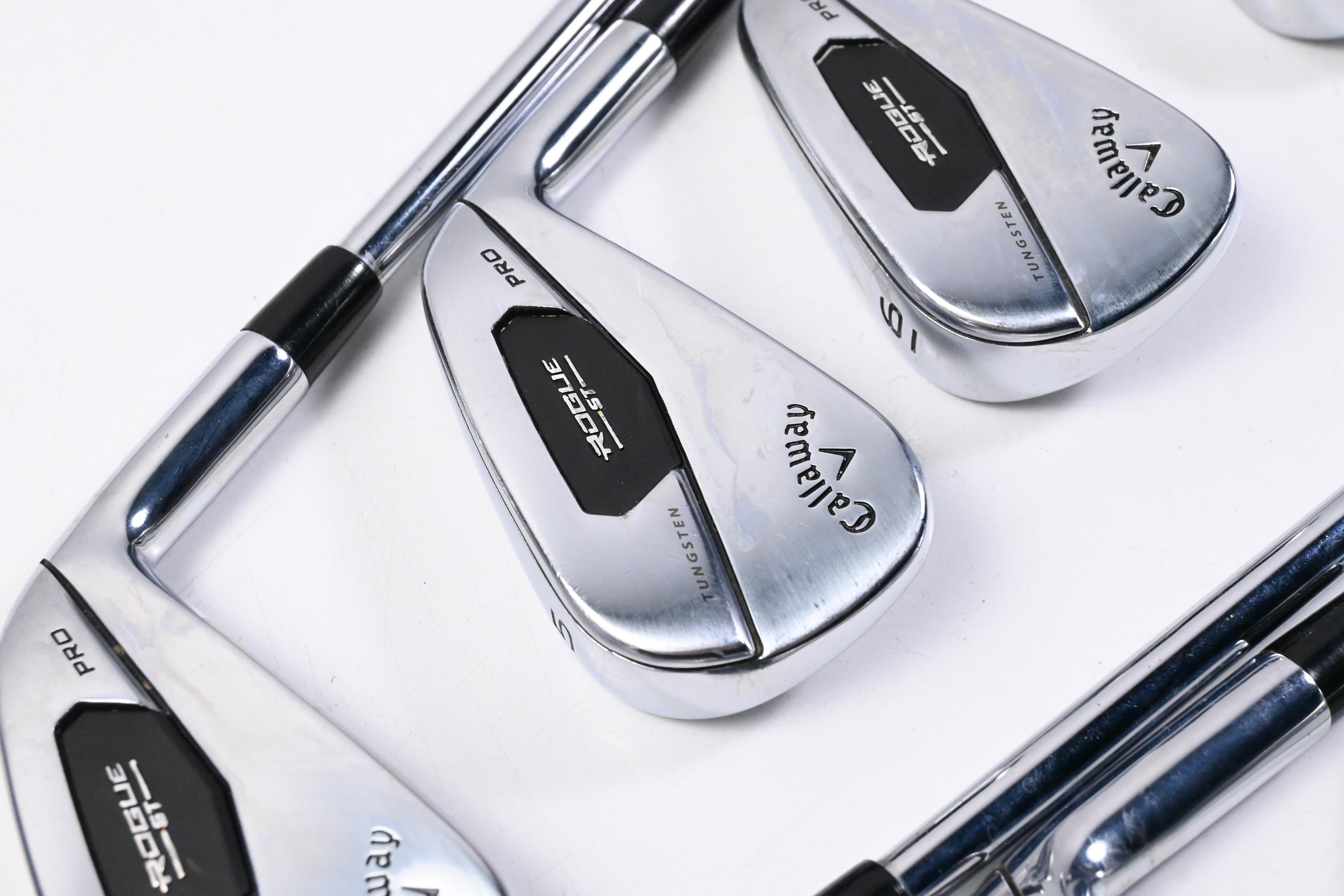 Callaway Rogue ST Pro Irons / 4-PW+GW / Stiff Flex Rifle Tour Flighted 105