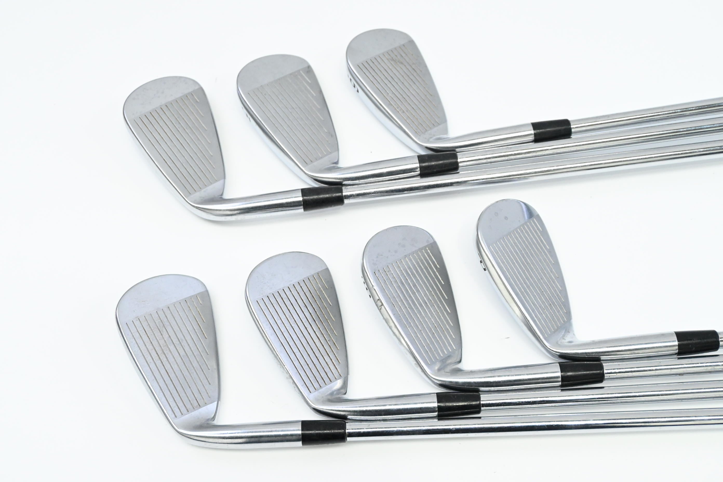 Mizuno JPX 825 Irons / 4-PW / Regular Flex Dynalite Gold XP R300 Shafts