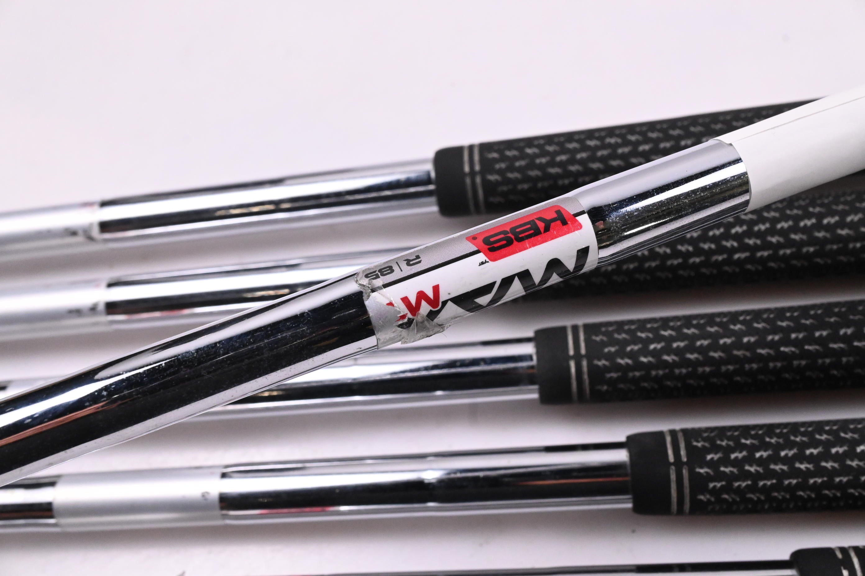 Taylormade SIM2 Max Irons / 5-PW / Regular Flex KBS Max MT 85 Shafts