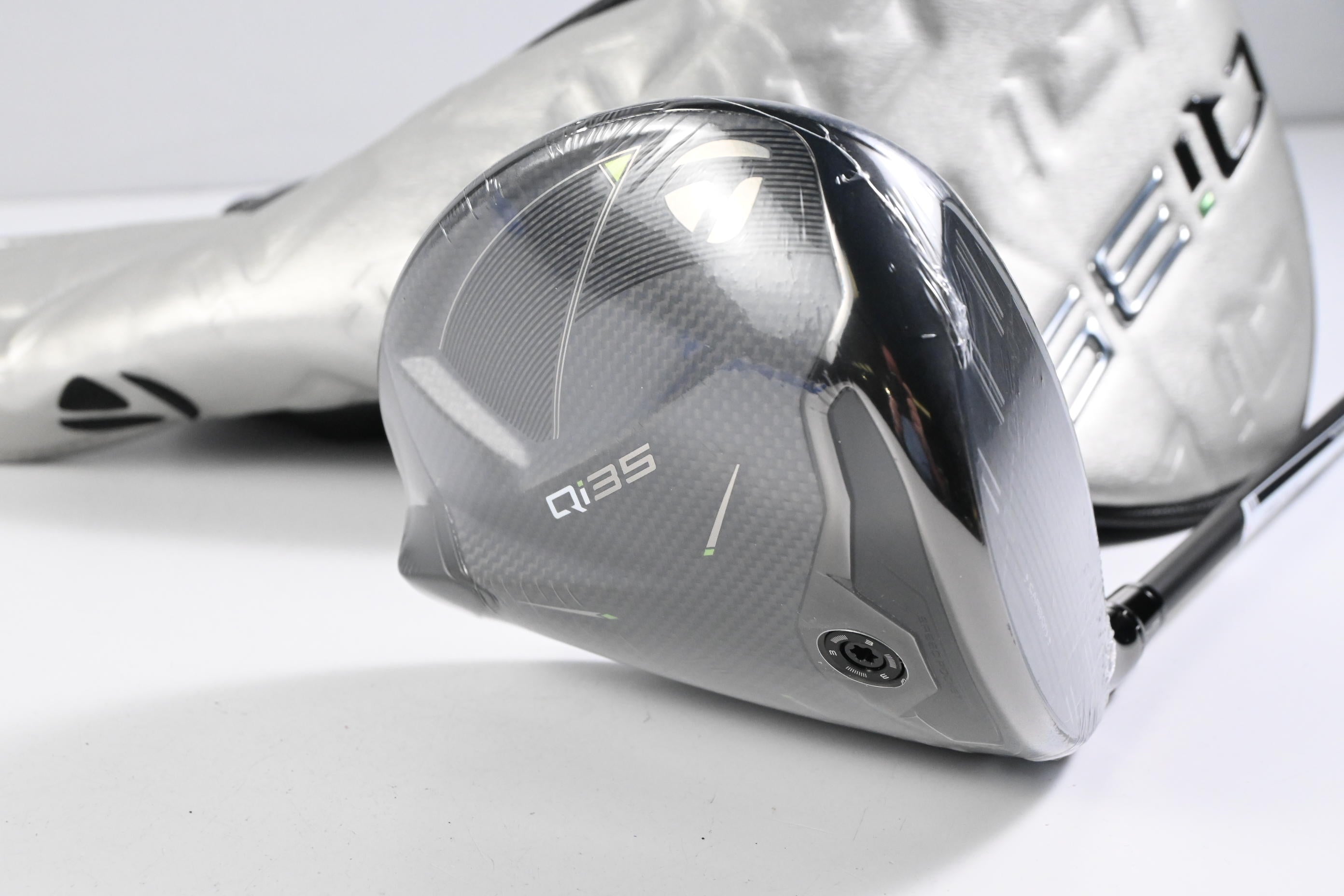 Taylormade Qi35 Driver / 10.5 Degree / Regular Flex Fujikura Ventus Blue 5 Shaft