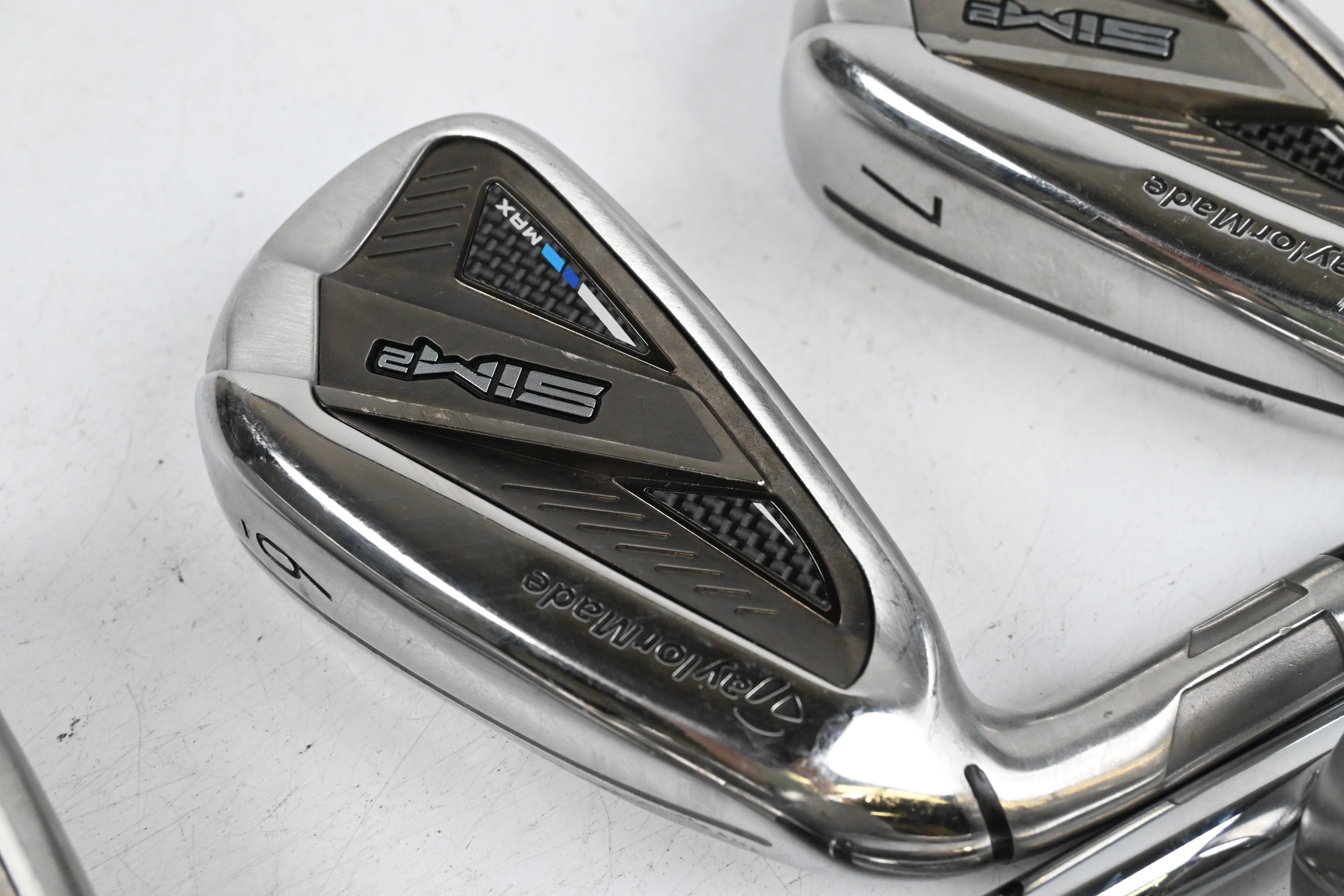 Left Hand Taylormade SIM2 Max Irons / 5-PW+SW / Regular Flex KBS MAX MT 85